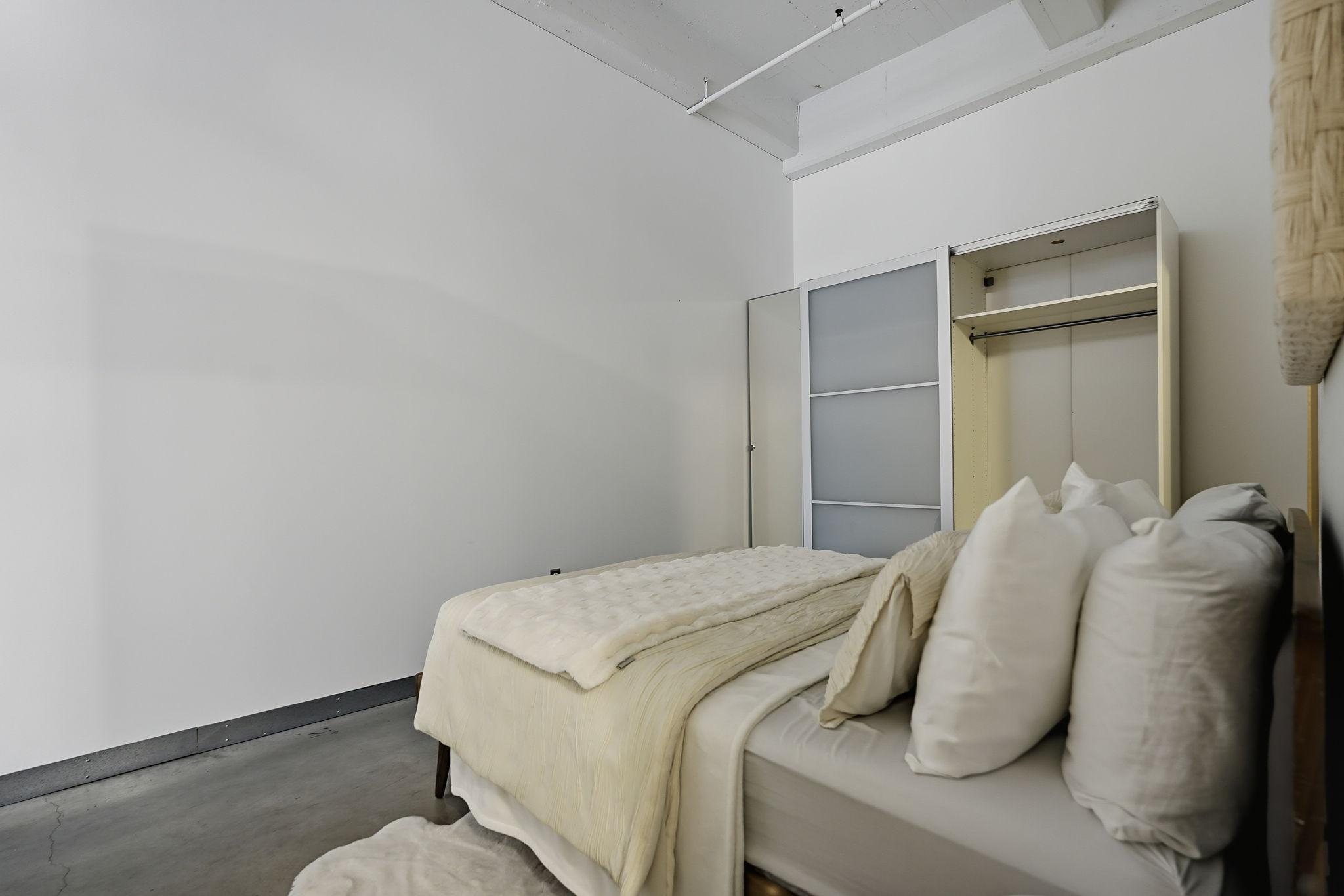 700 Washington Avenue N Unit: 319