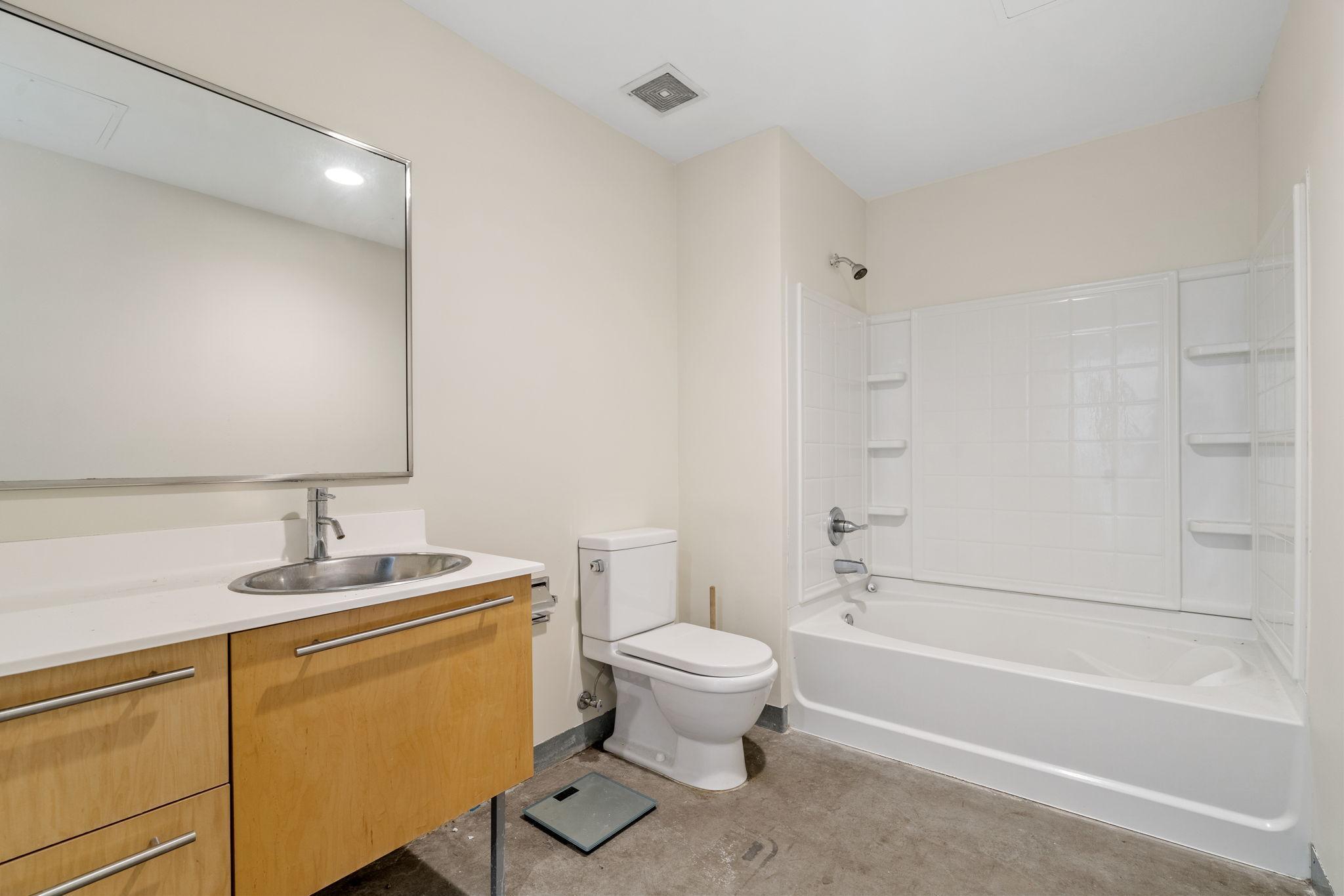 700 Washington Ave N Unit: 613