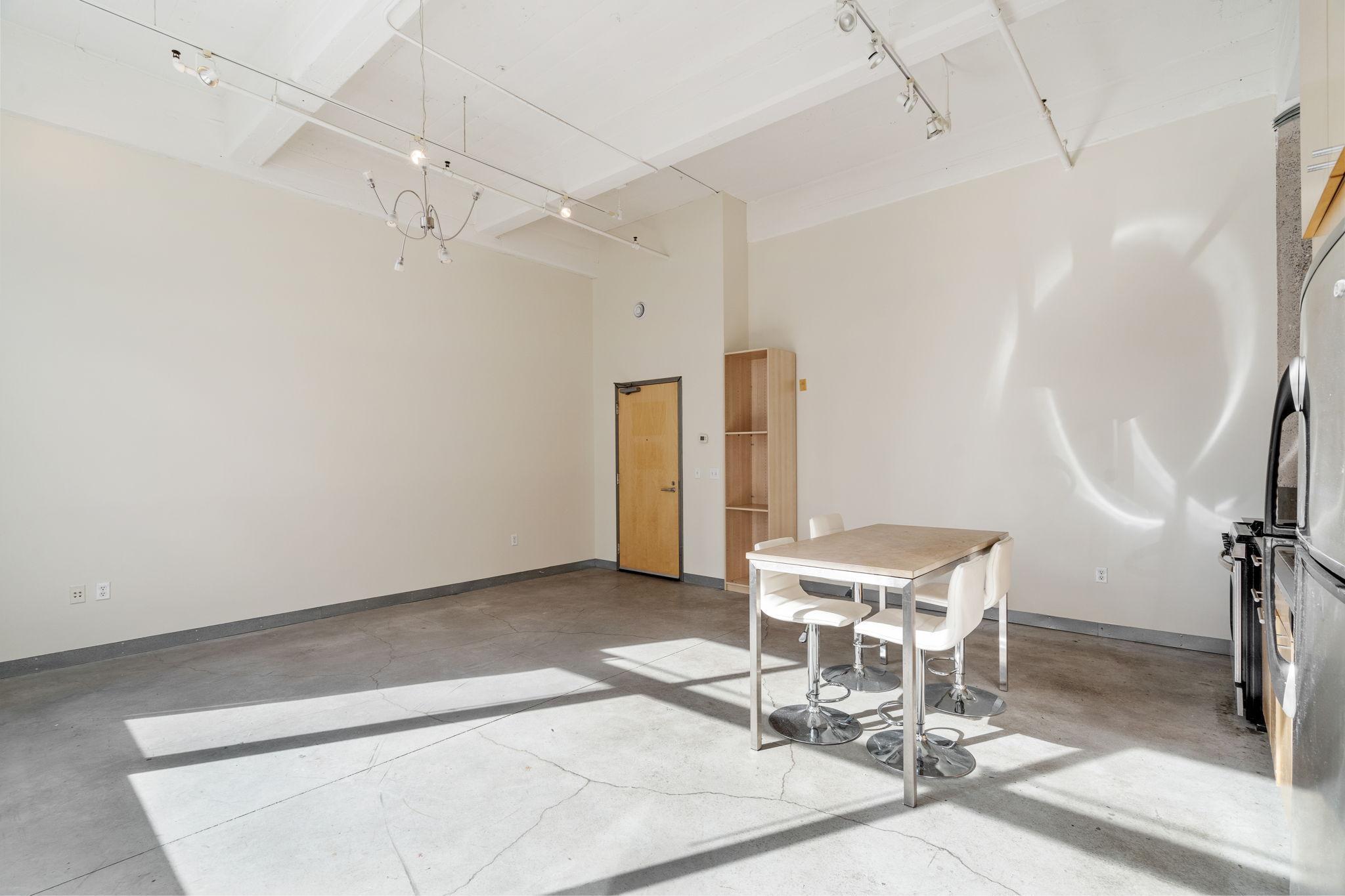 700 Washington Ave N Unit: 613