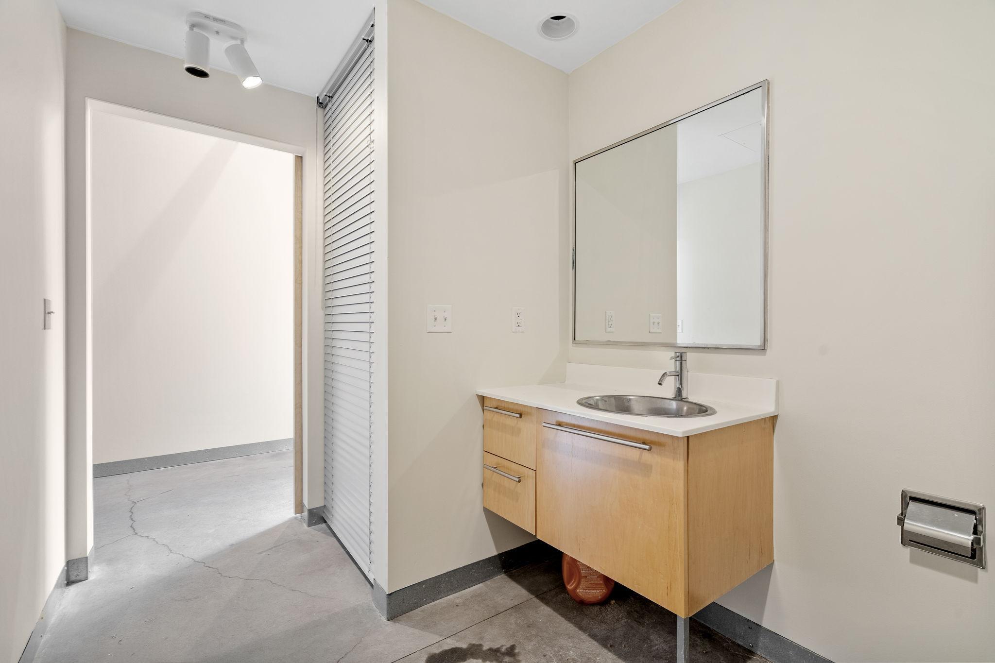 700 Washington Ave N Unit: 613