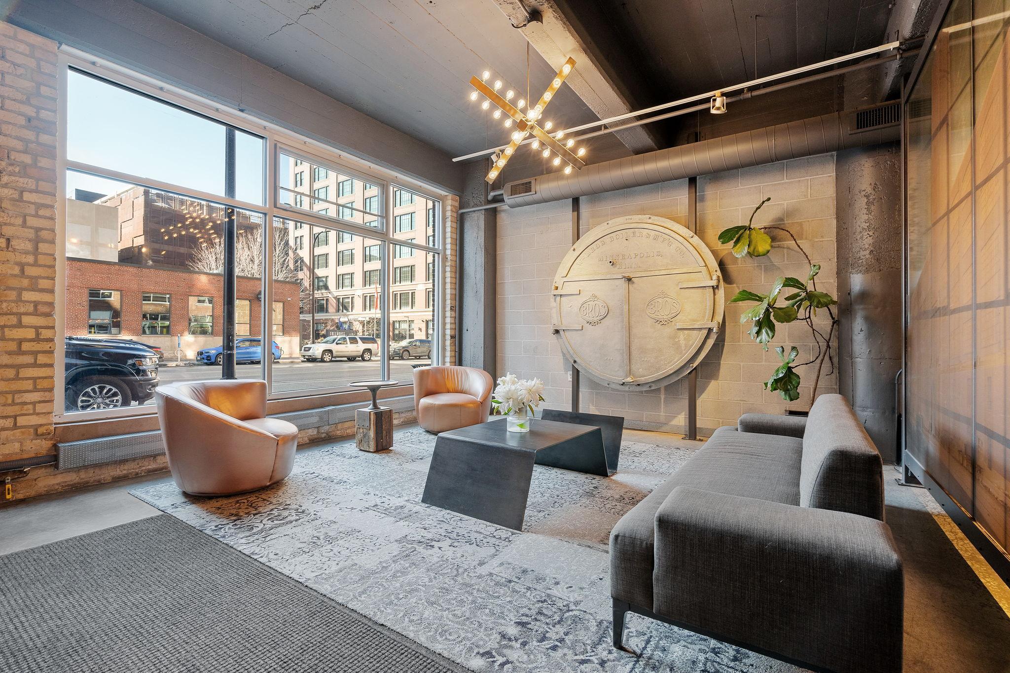 700 Washington Ave N Unit: 613