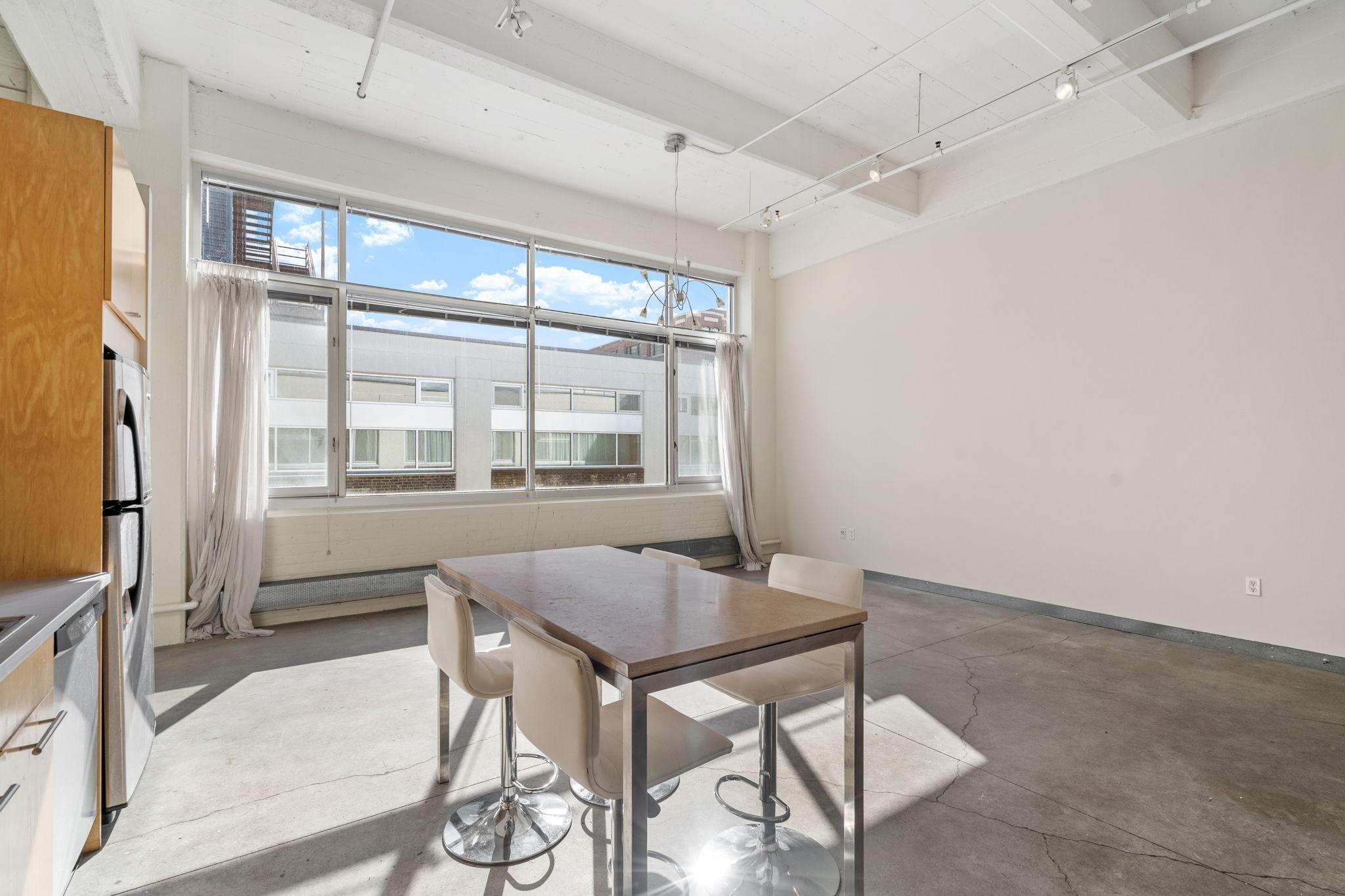 700 Washington Ave N Unit: 613
