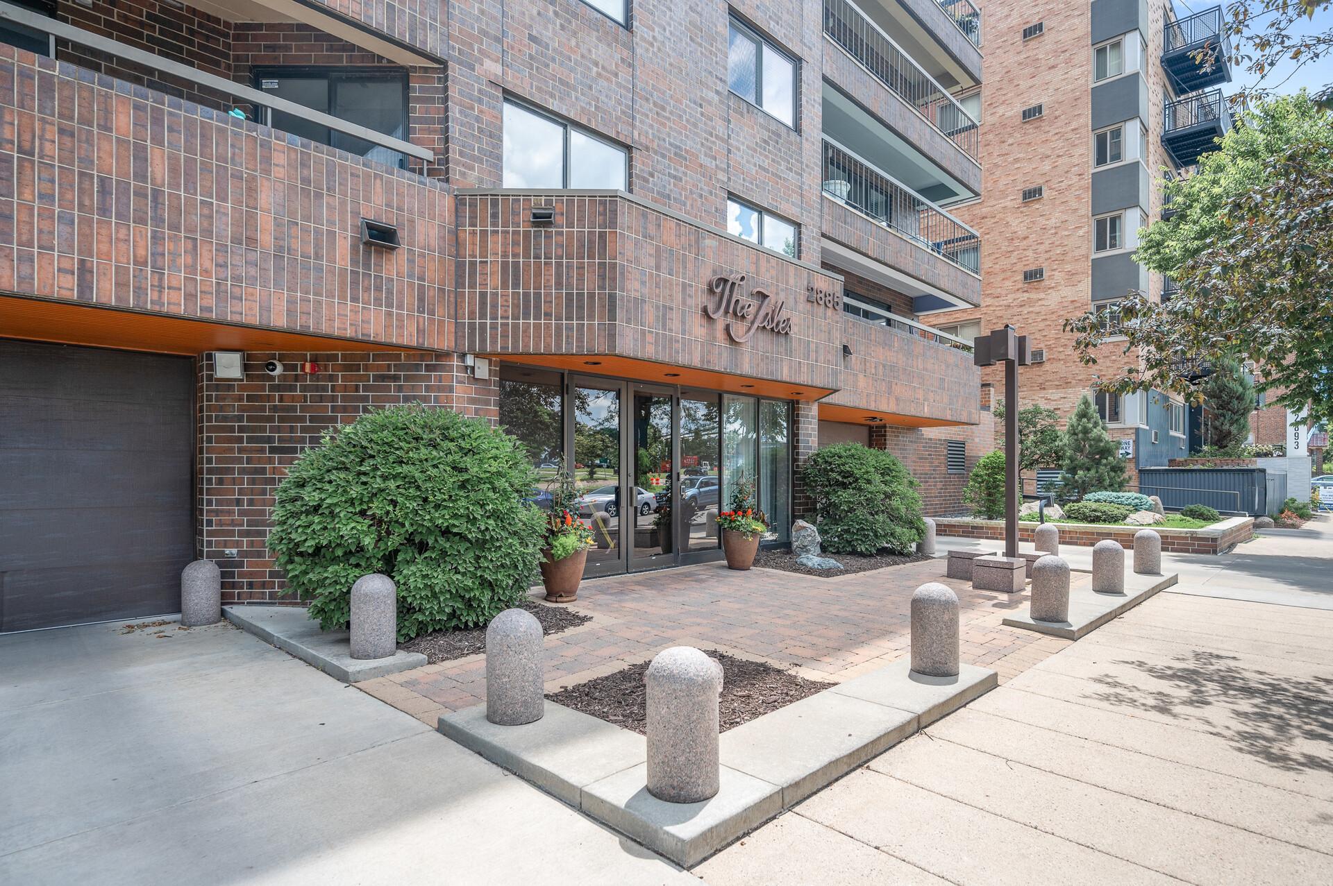2885 Knox Ave S Unit: 405