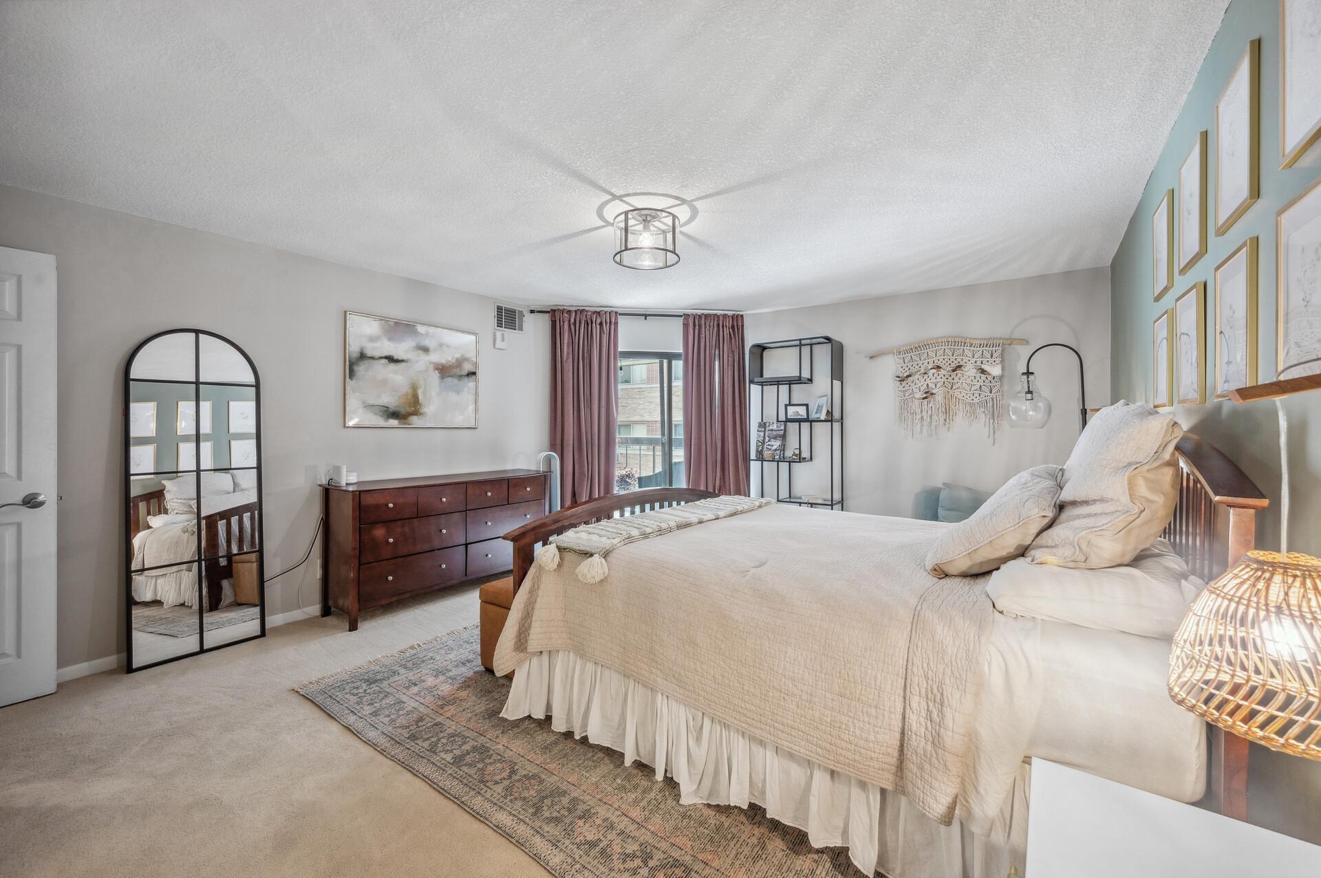 2885 Knox Ave S Unit: 405