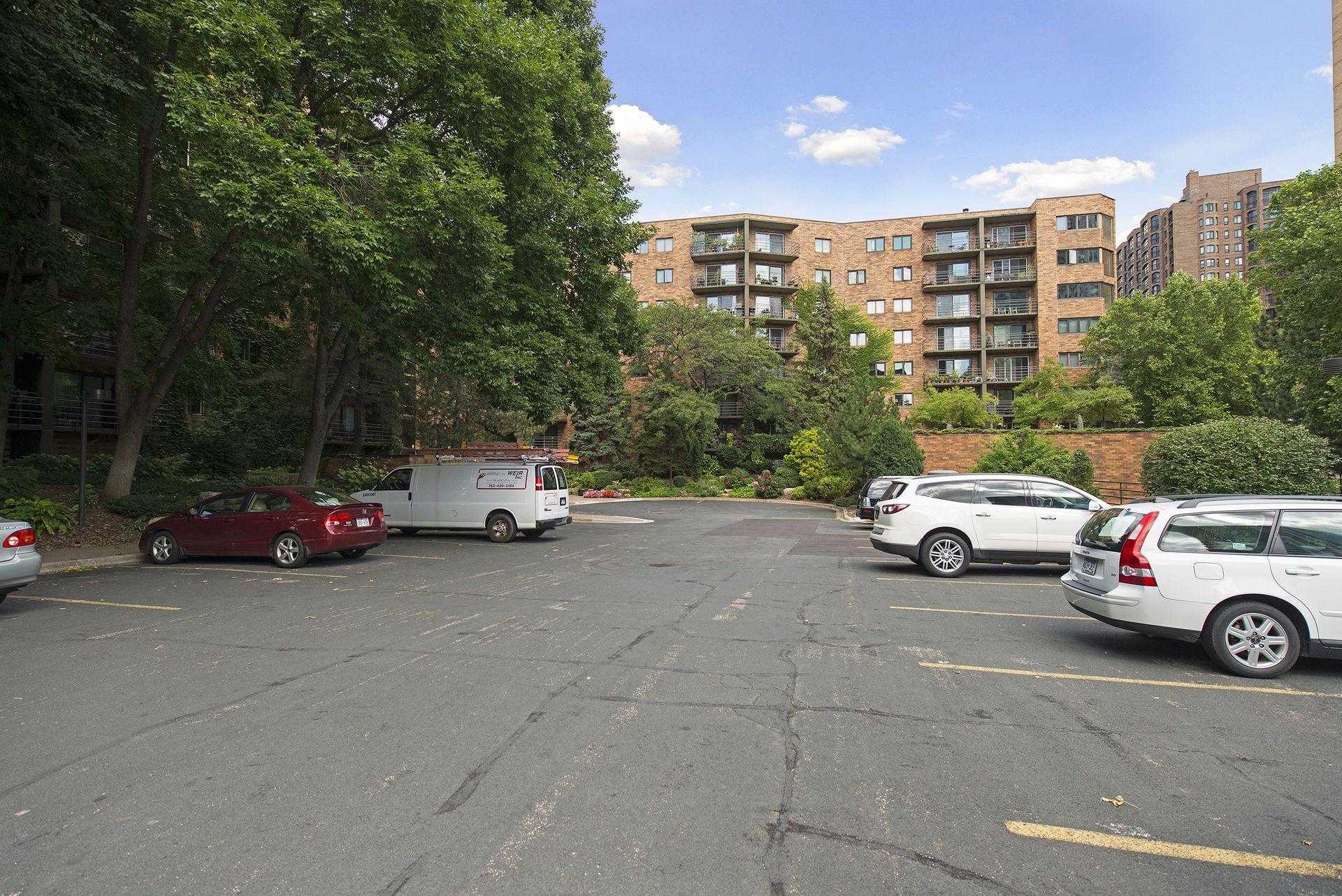 210 W Grant St Unit: 204