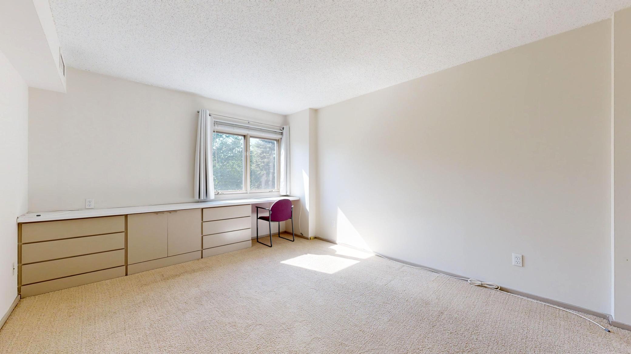 210 W Grant St Unit: 204