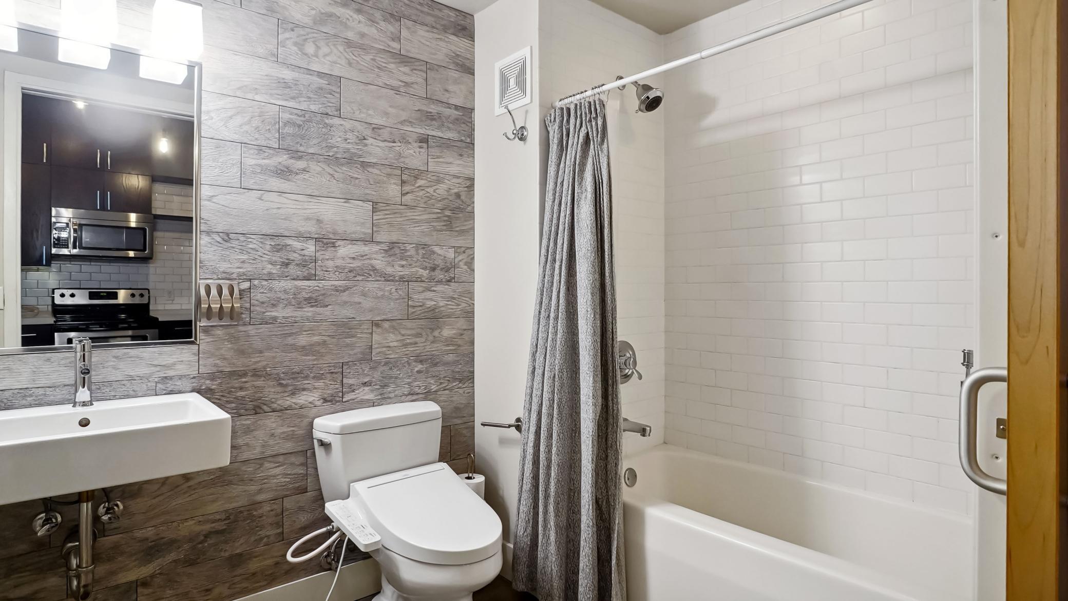 718 Washington Avenue N Unit: 514