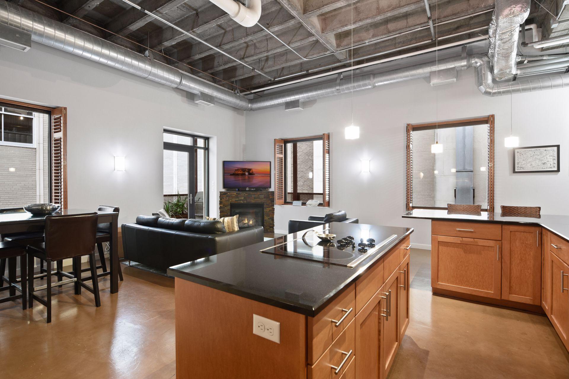 601 Marquette Avenue Unit: 604