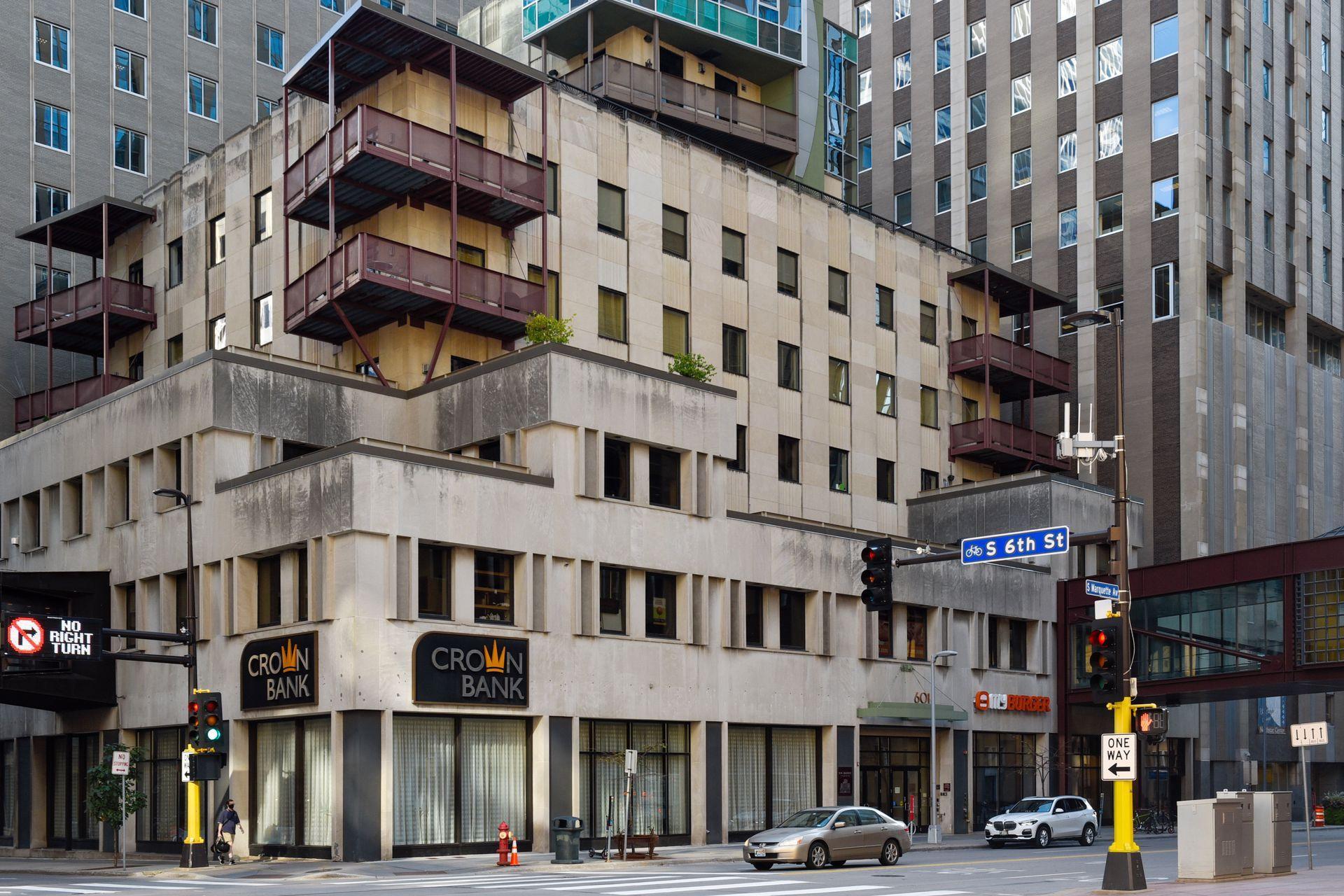 601 Marquette Avenue Unit: 604