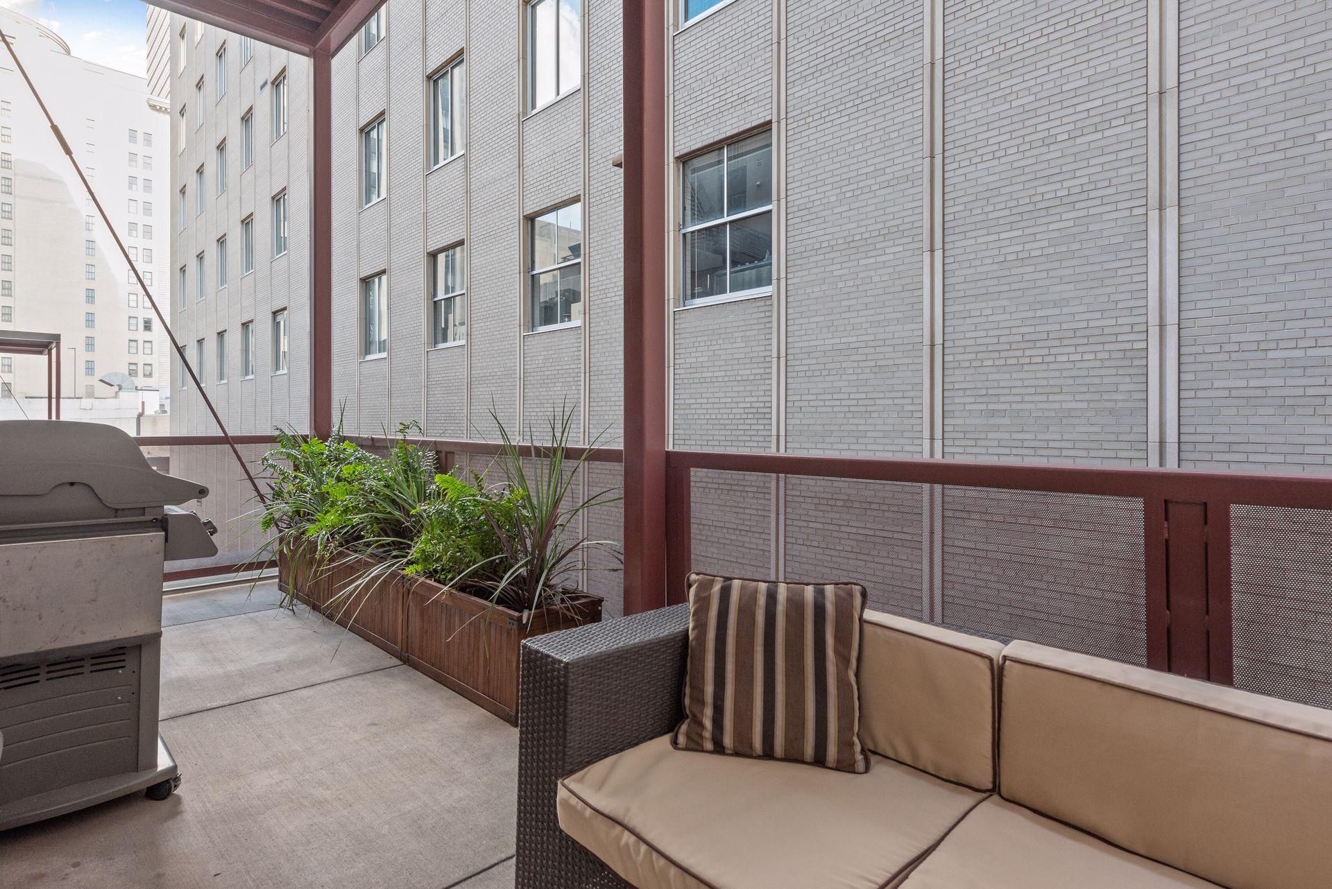601 Marquette Avenue Unit: 604
