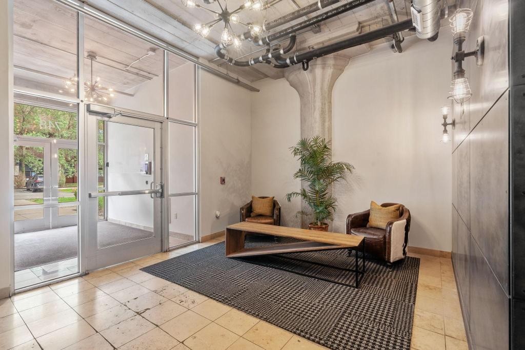 748 3rd St N Unit: 406