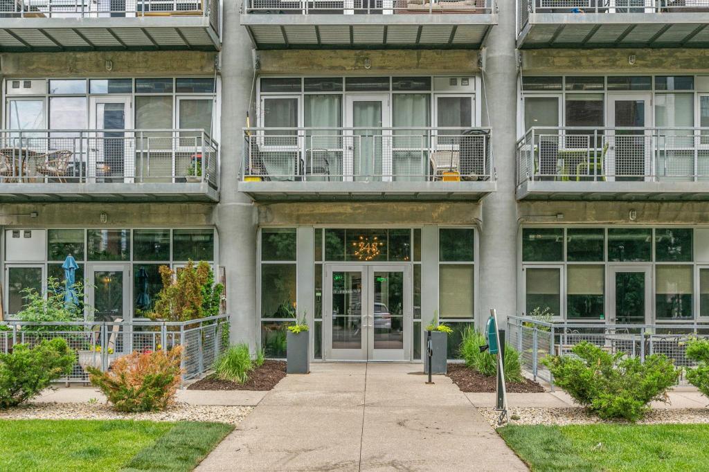 748 3rd St N Unit: 406