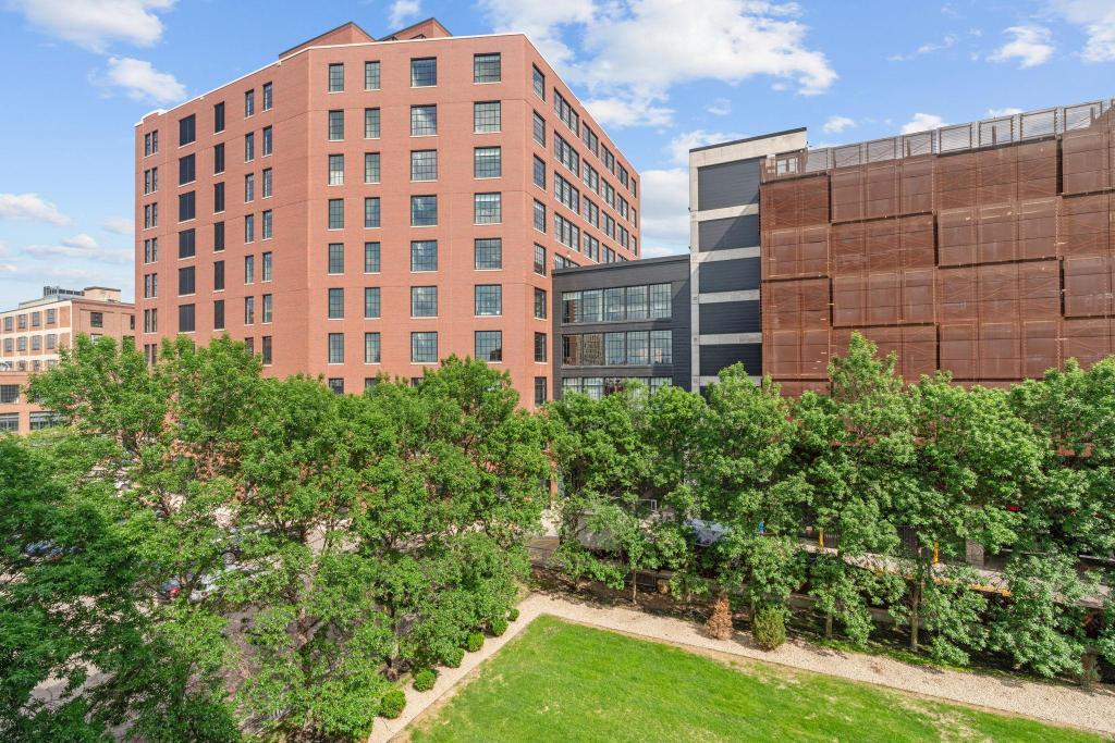 748 3rd St N Unit: 406
