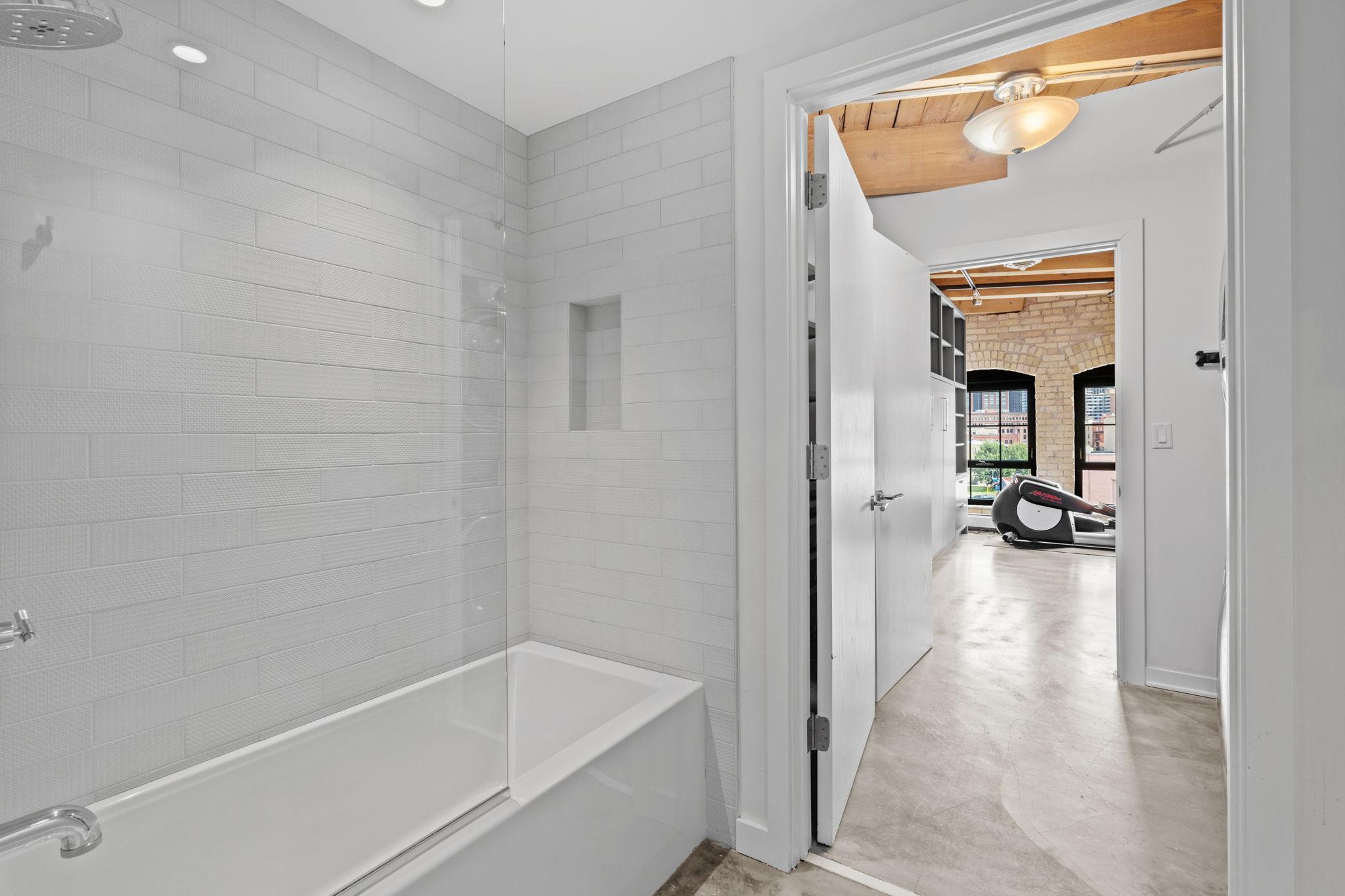 404 Washington Avenue N Unit: 506