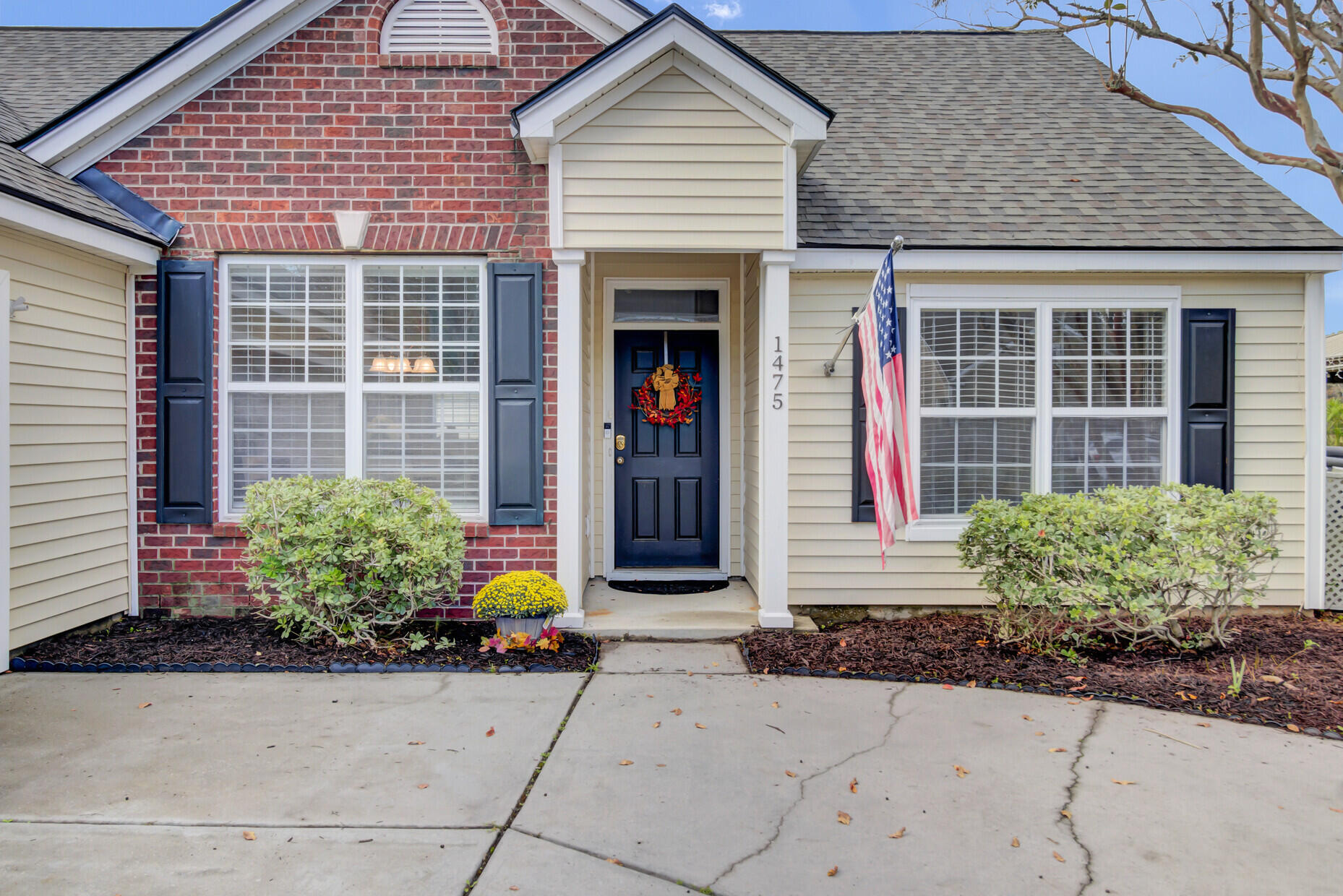 1475 Water Edge Drive