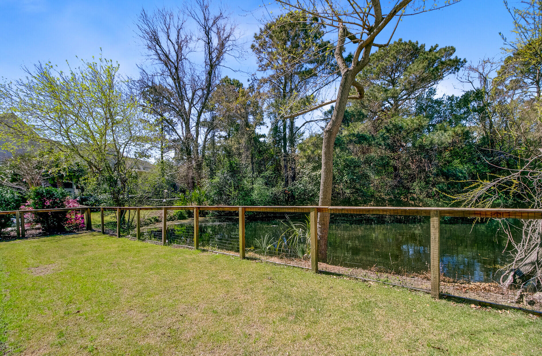 744 Gate Post Drive
