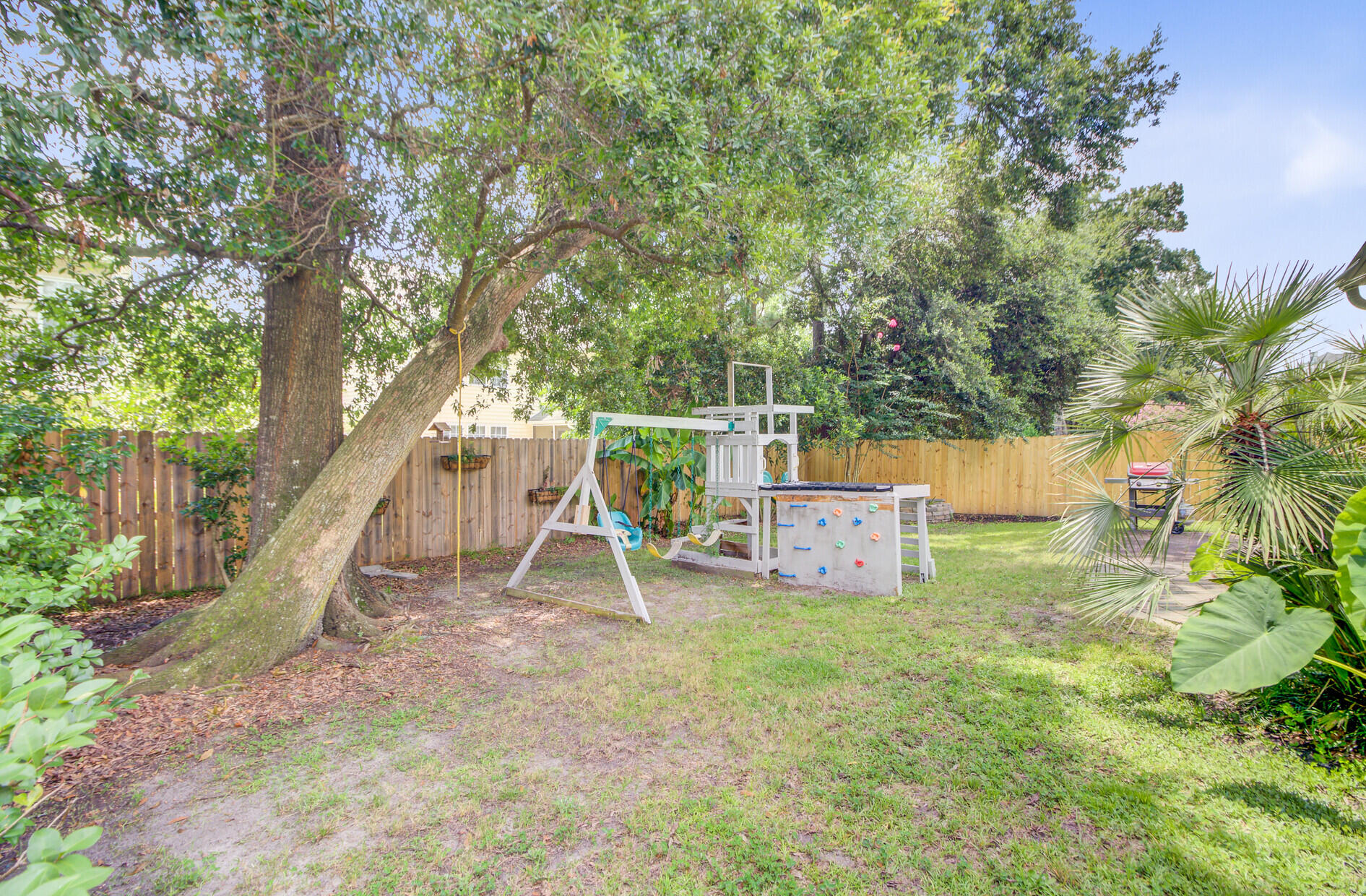 5212 Mulholland Drive