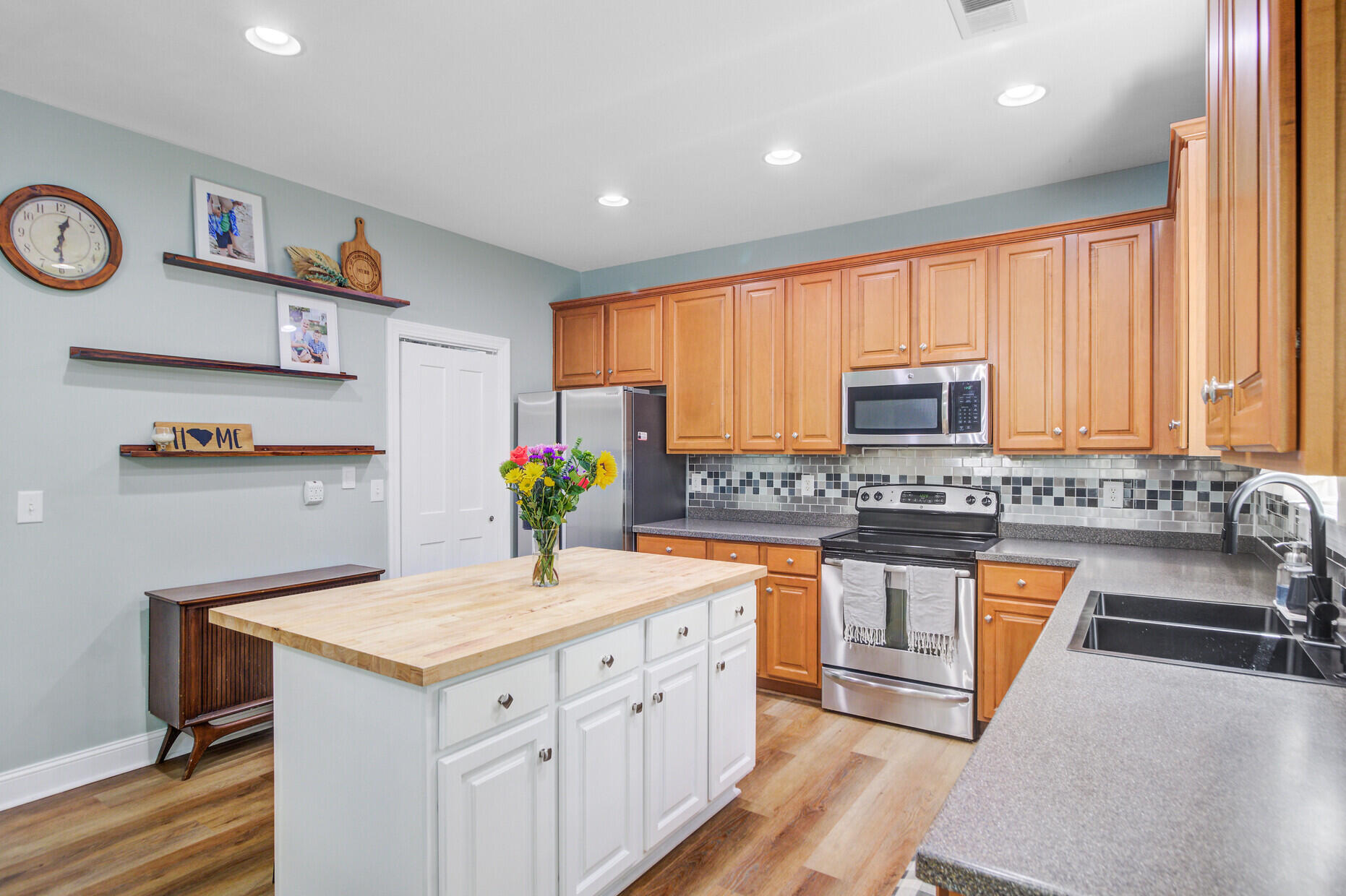 5212 Mulholland Drive