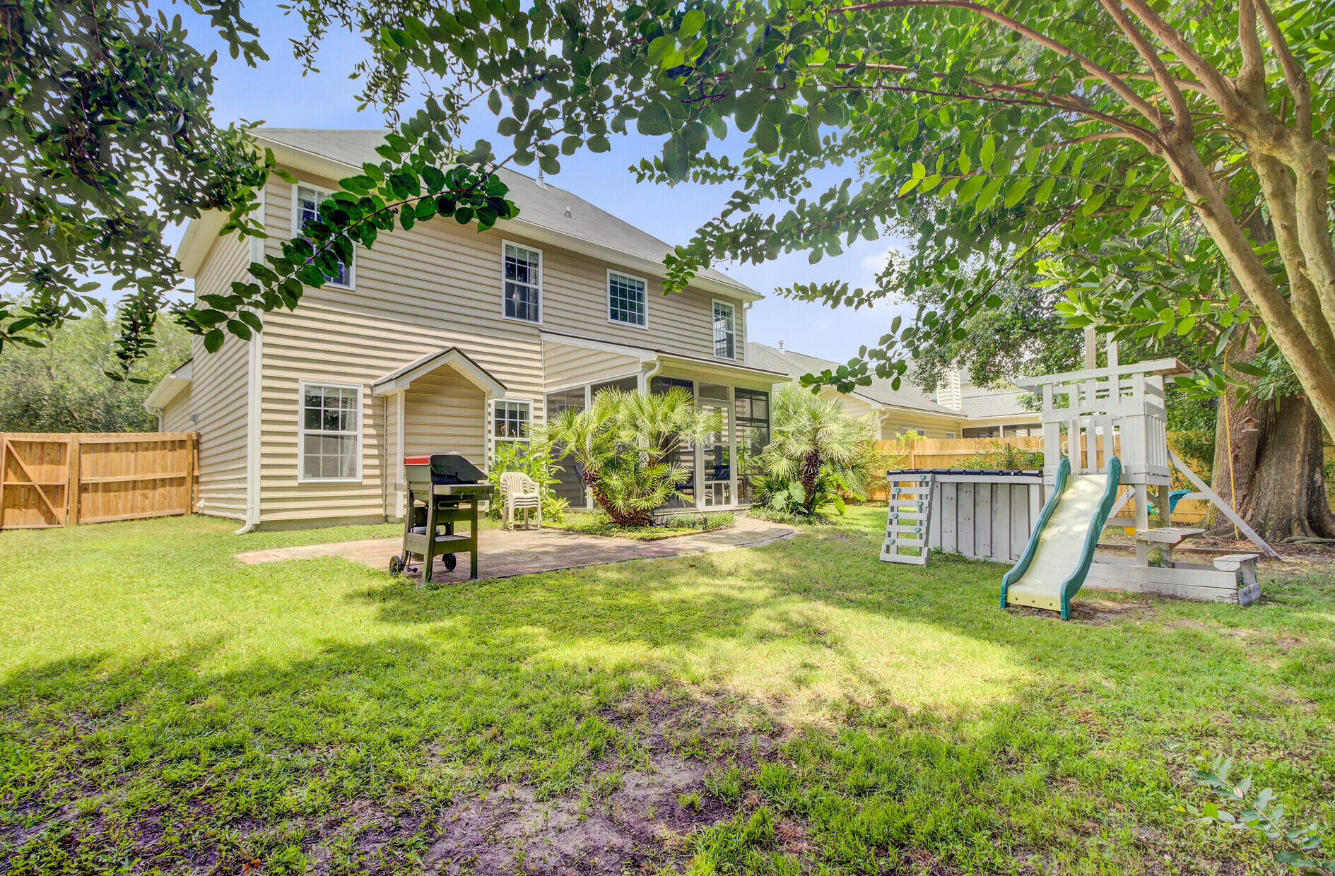 5212 Mulholland Drive