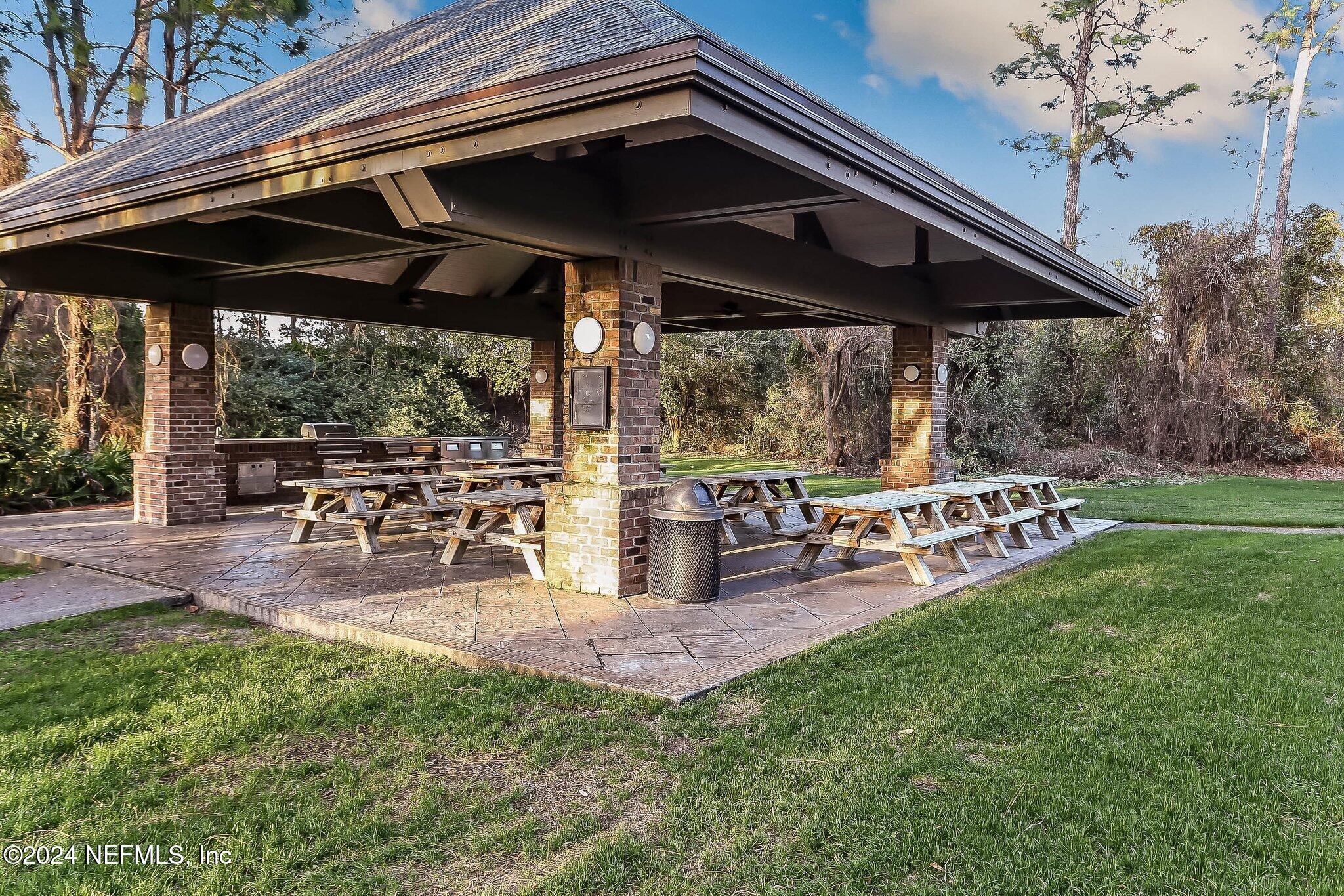 4511 HUNTERSTON Lane