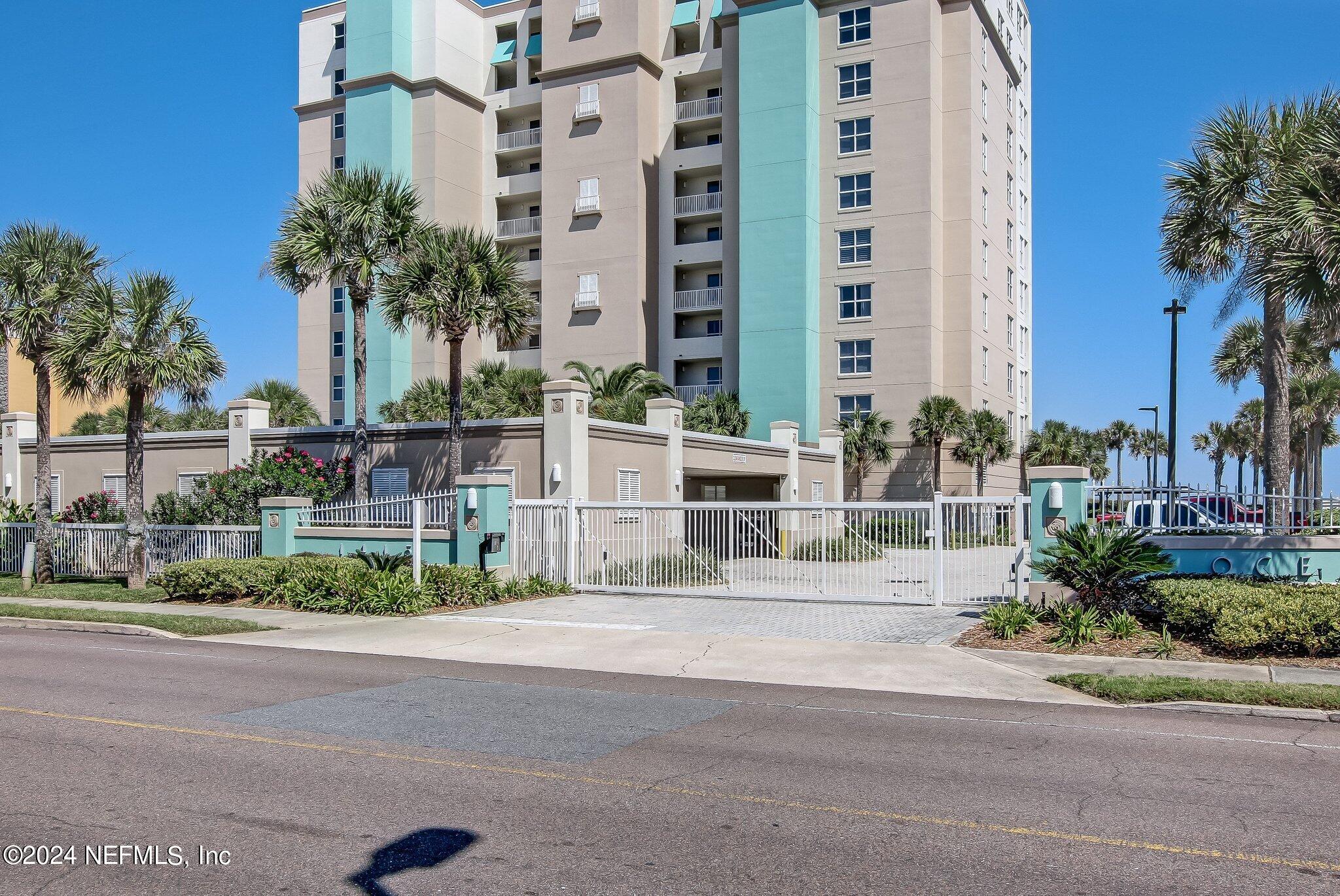 1415 1ST Street N, 903
