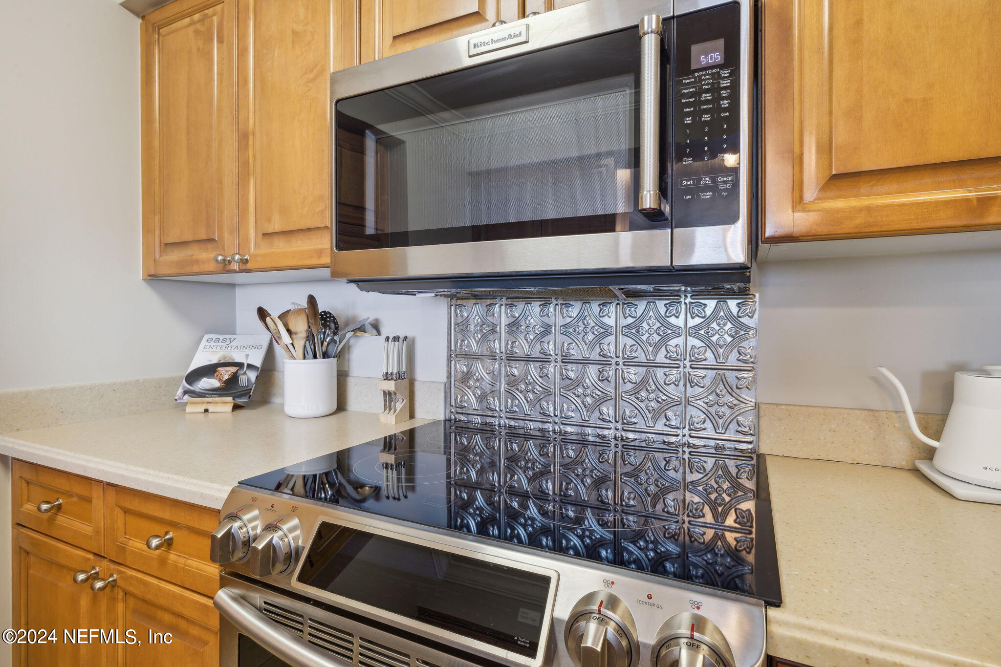 1415 1ST Street N, 903