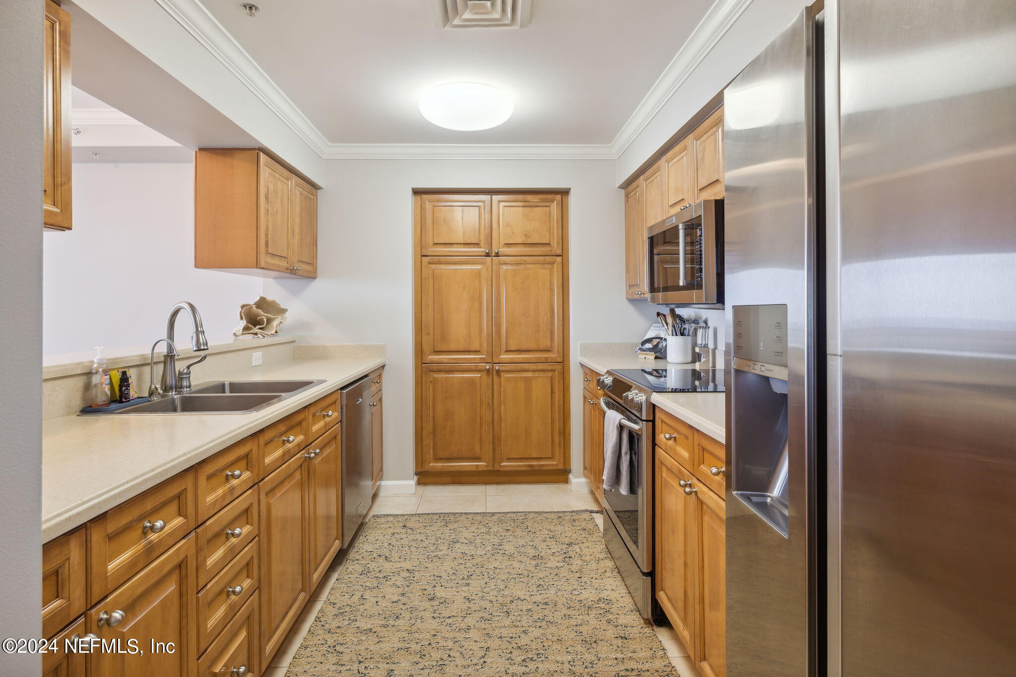 1415 1ST Street N, 903
