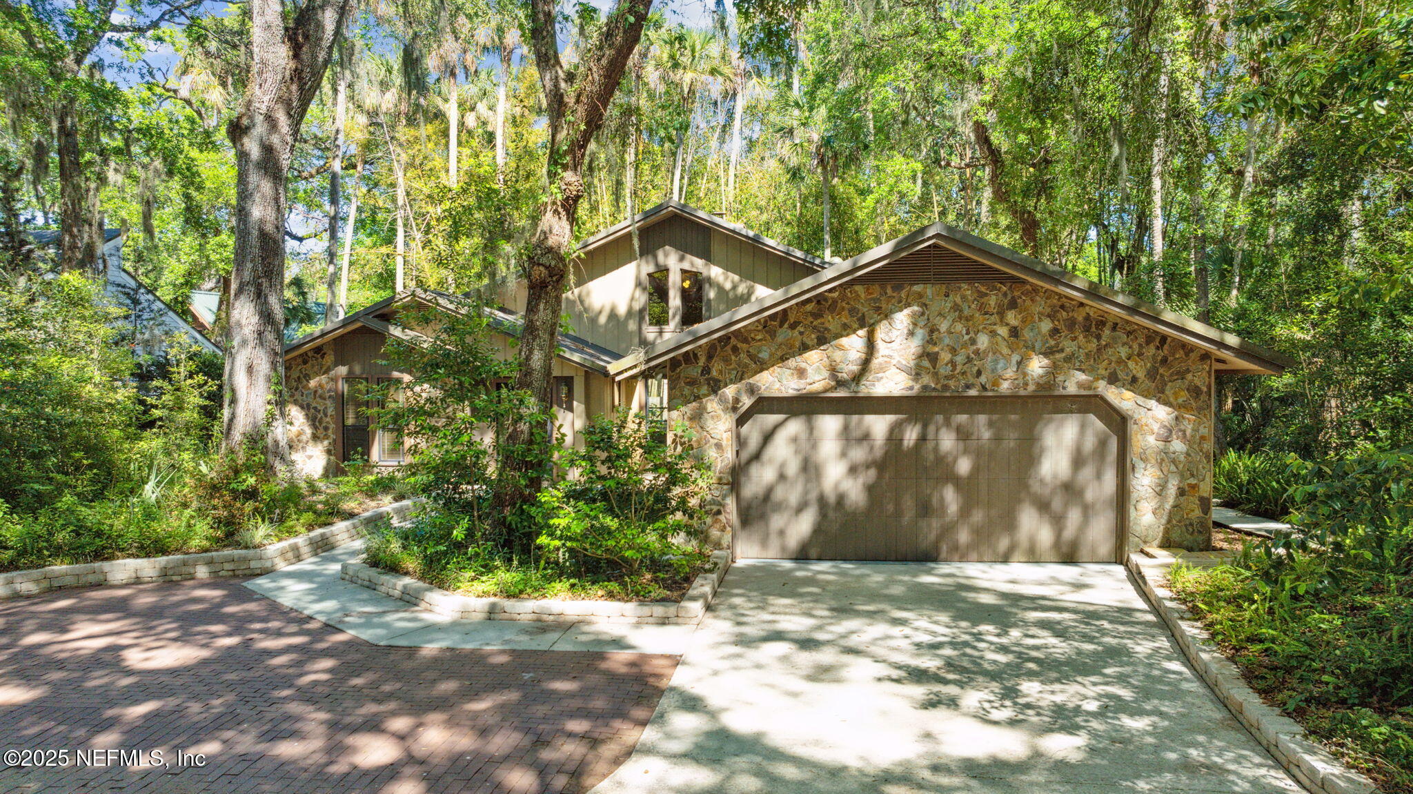 1875 LIVE OAK Lane