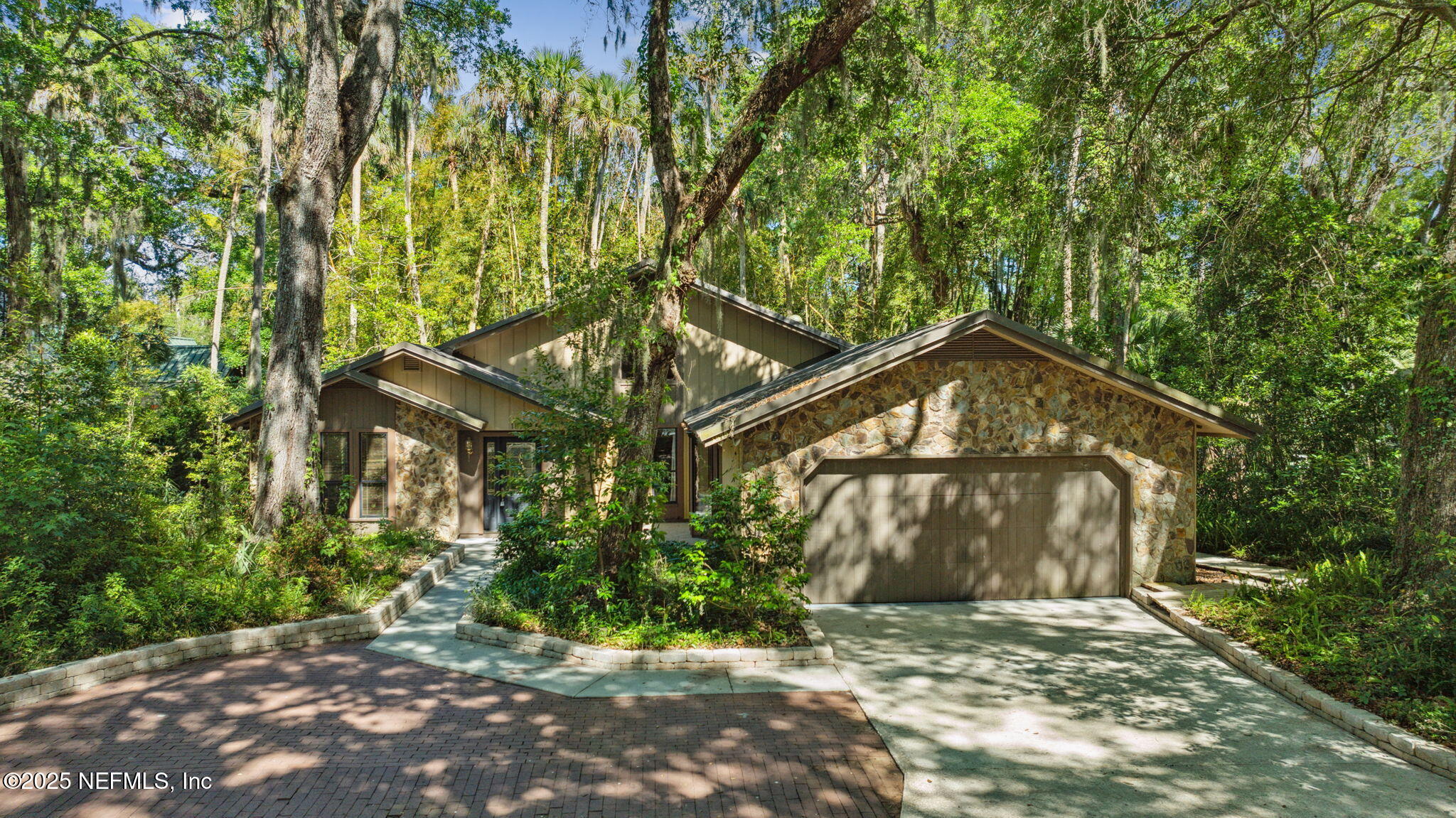 1875 LIVE OAK Lane