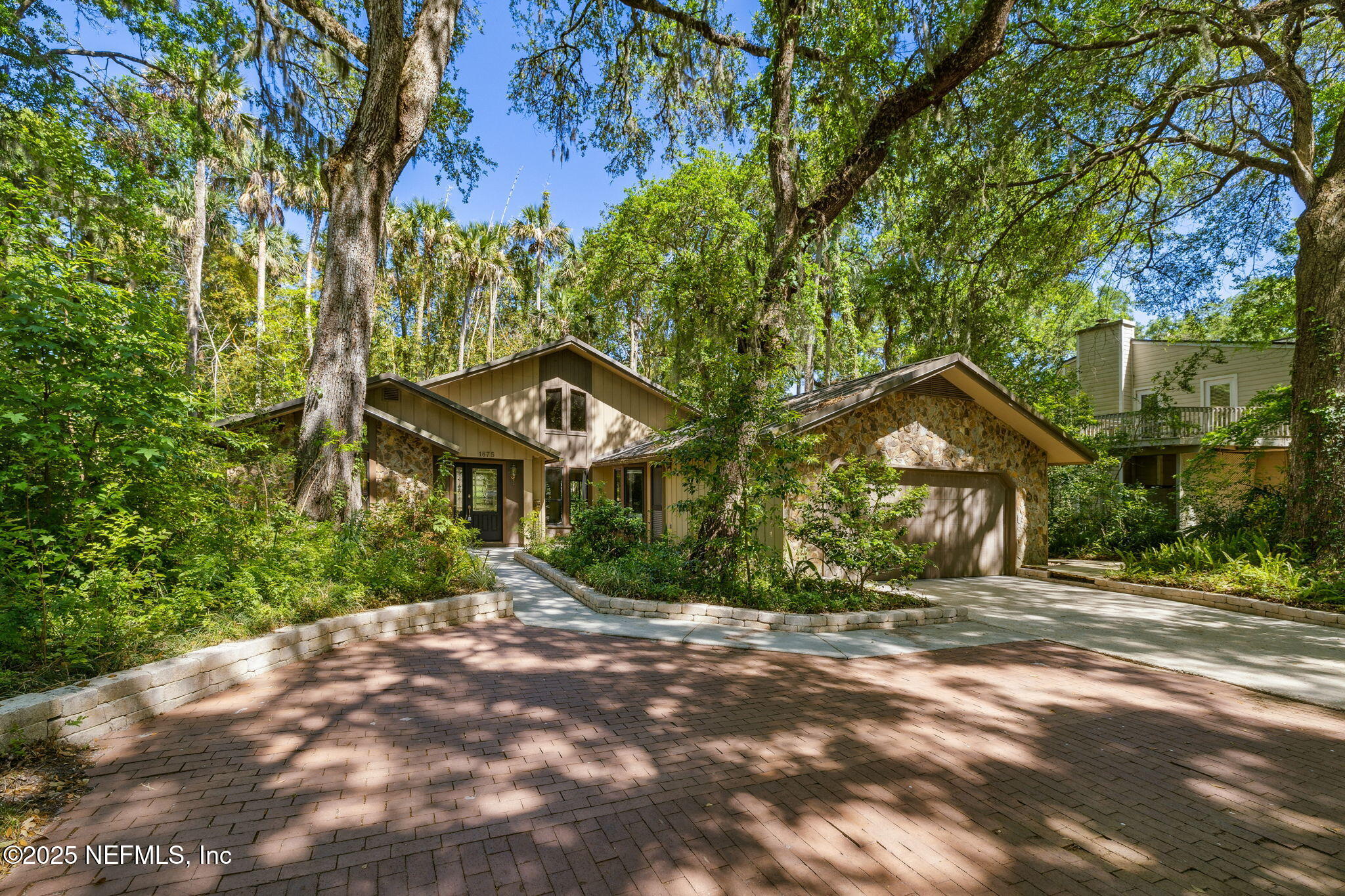 1875 LIVE OAK Lane
