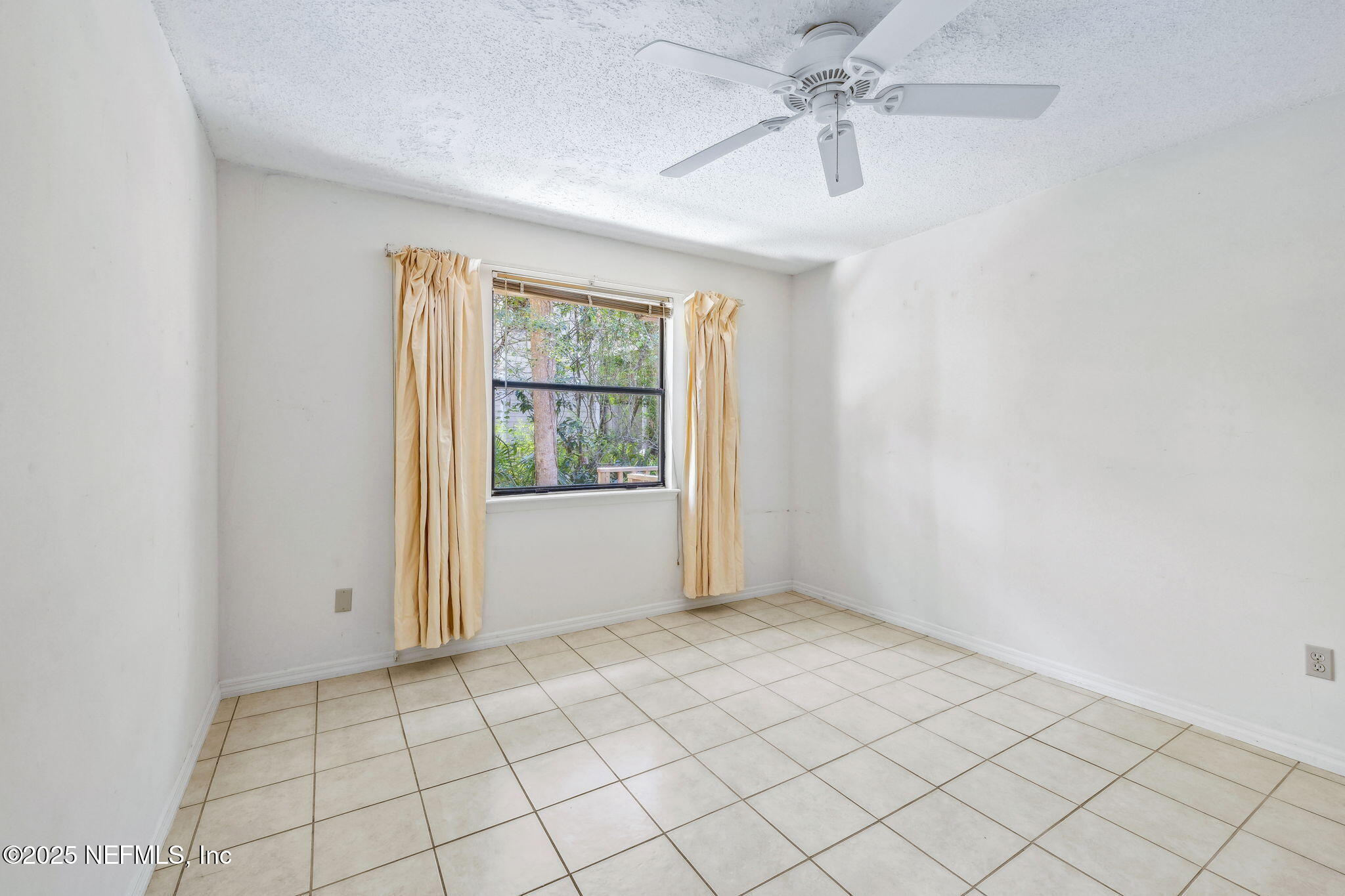 1875 LIVE OAK Lane