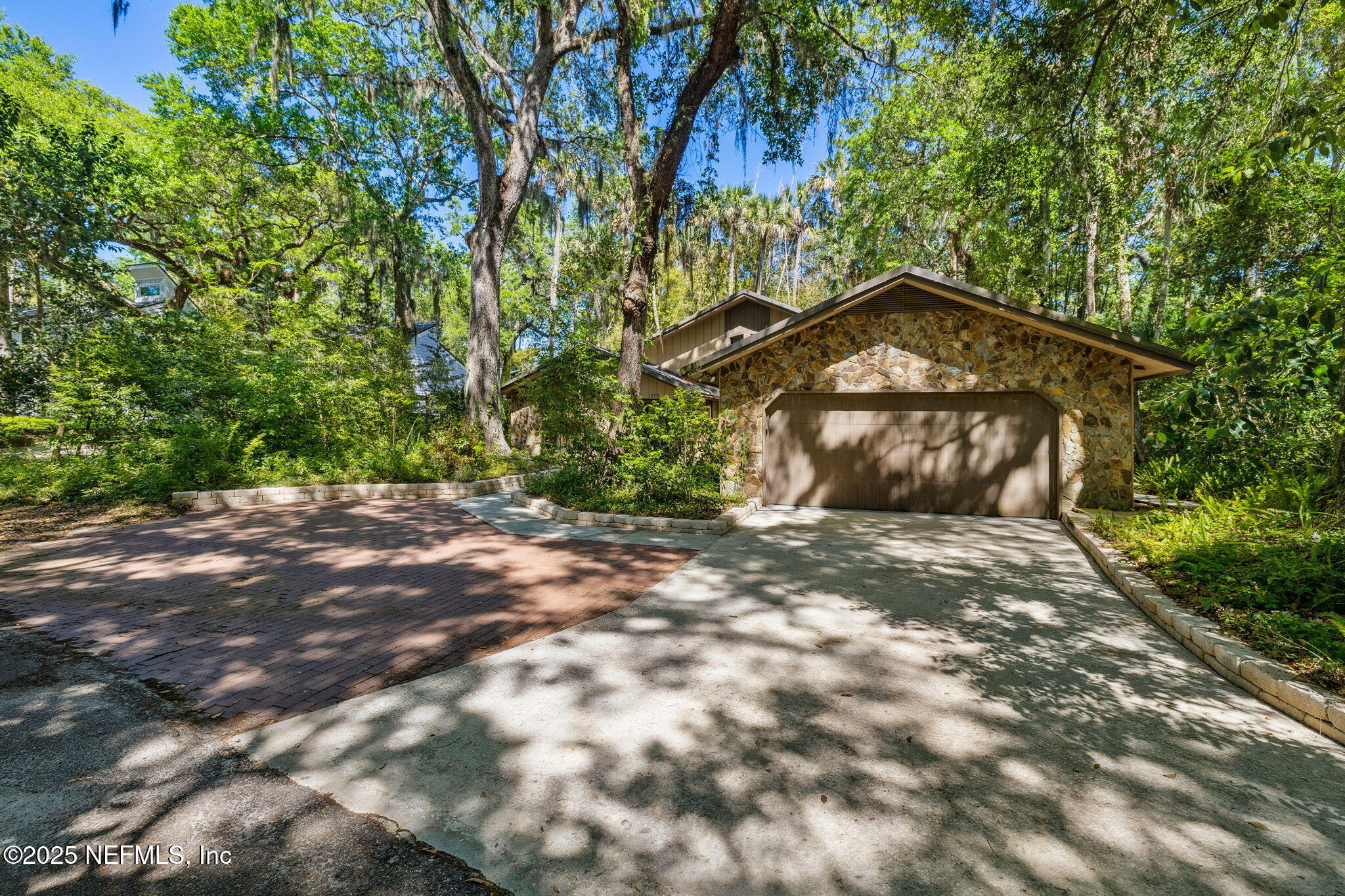 1875 LIVE OAK Lane