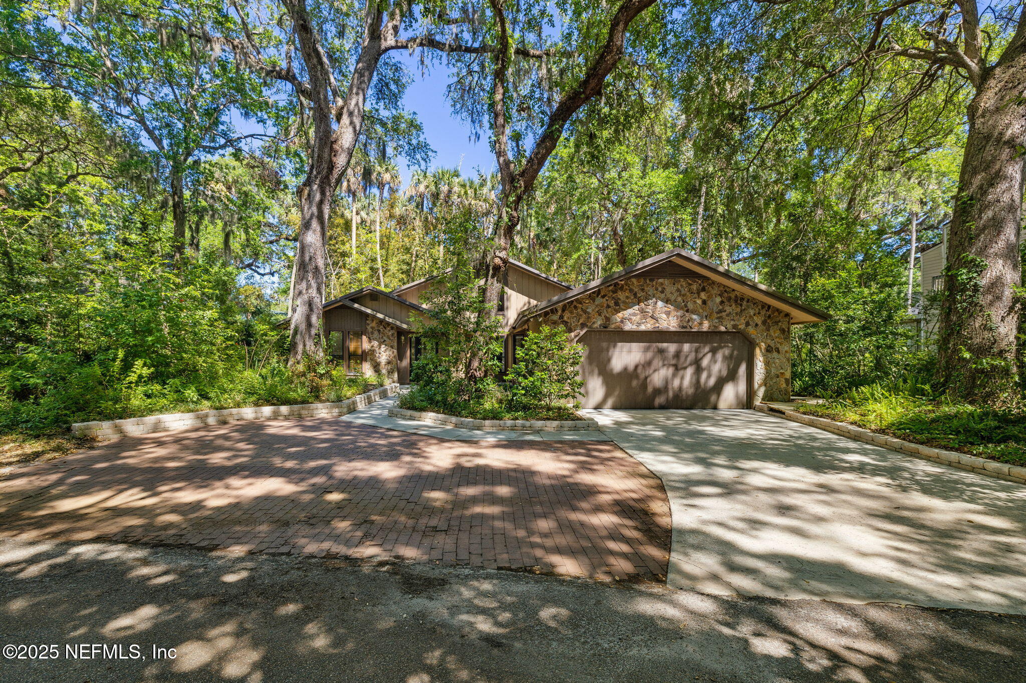 1875 LIVE OAK Lane