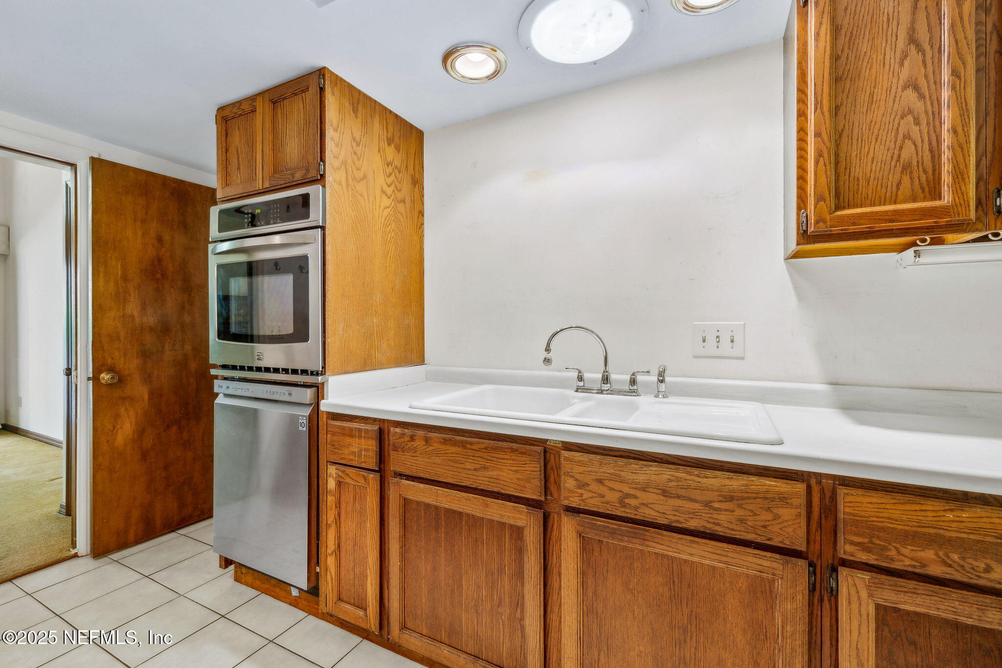 1875 LIVE OAK Lane