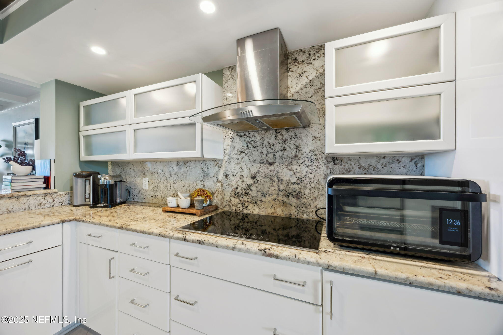 275 1ST Street S, 201, Jacksonville Beach Unit: 201