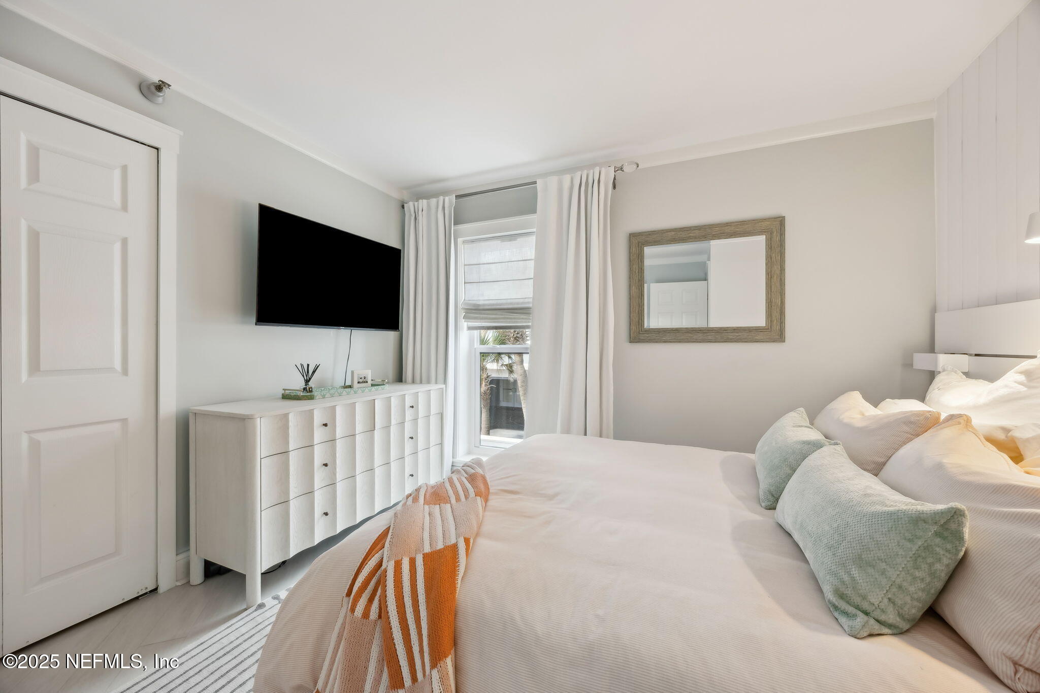 275 1ST Street S, 201, Jacksonville Beach Unit: 201