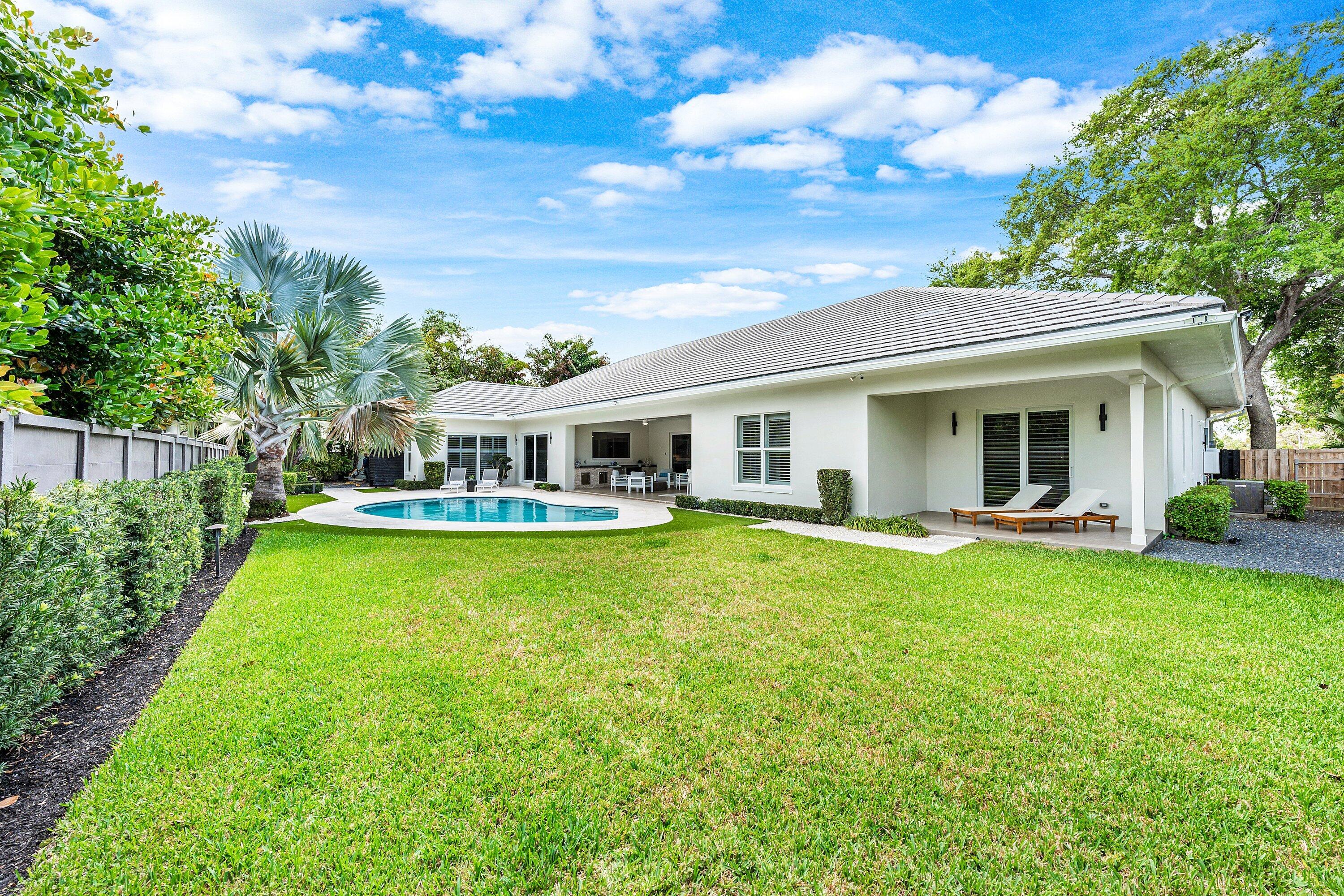 598 NW 9th Court