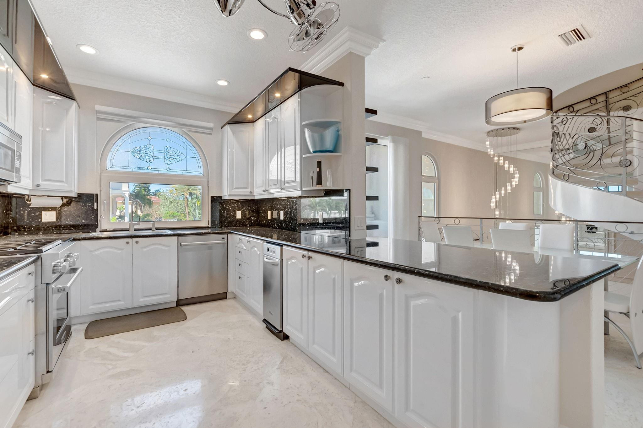 1770 Bay Dr 1770
