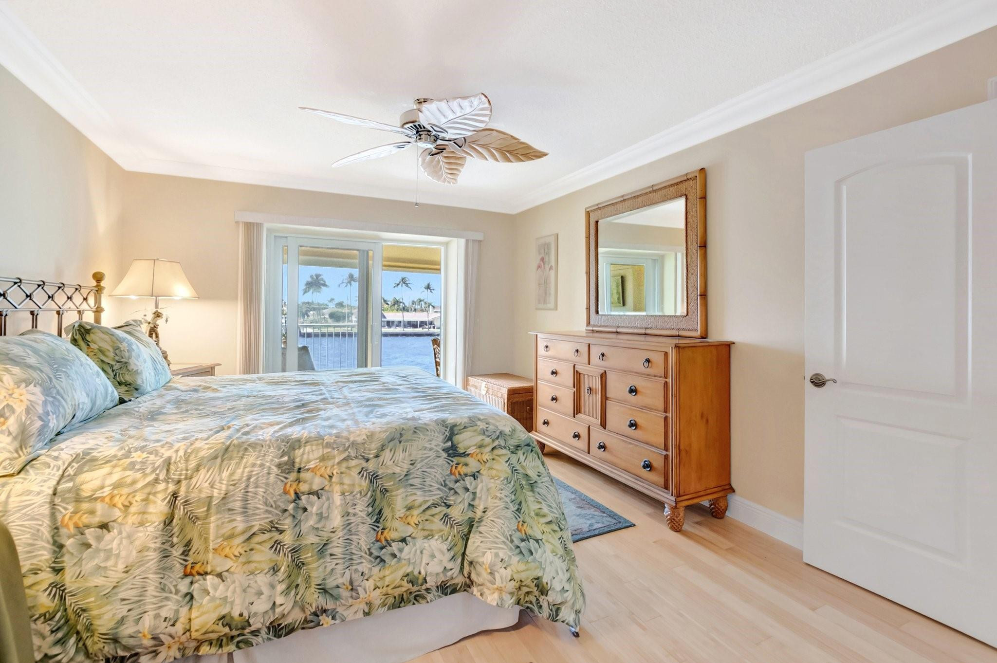 725 N Riverside Dr 205