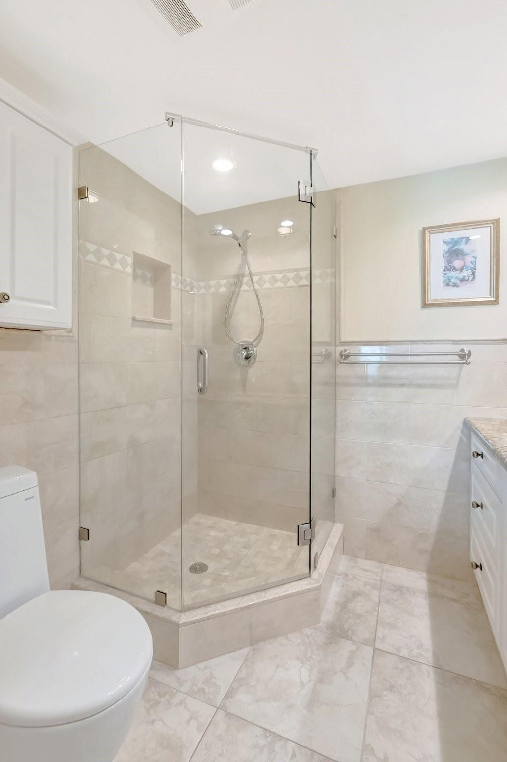 725 N Riverside Dr 205