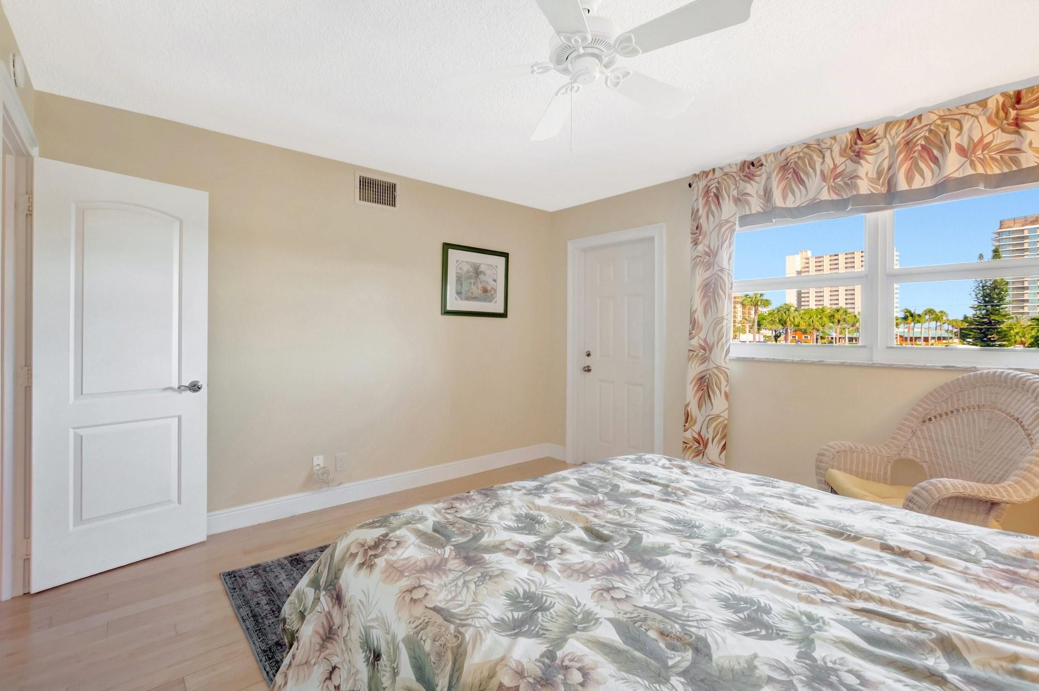 725 N Riverside Dr 205