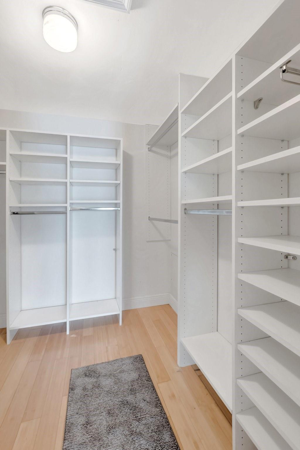 725 N Riverside Dr 205