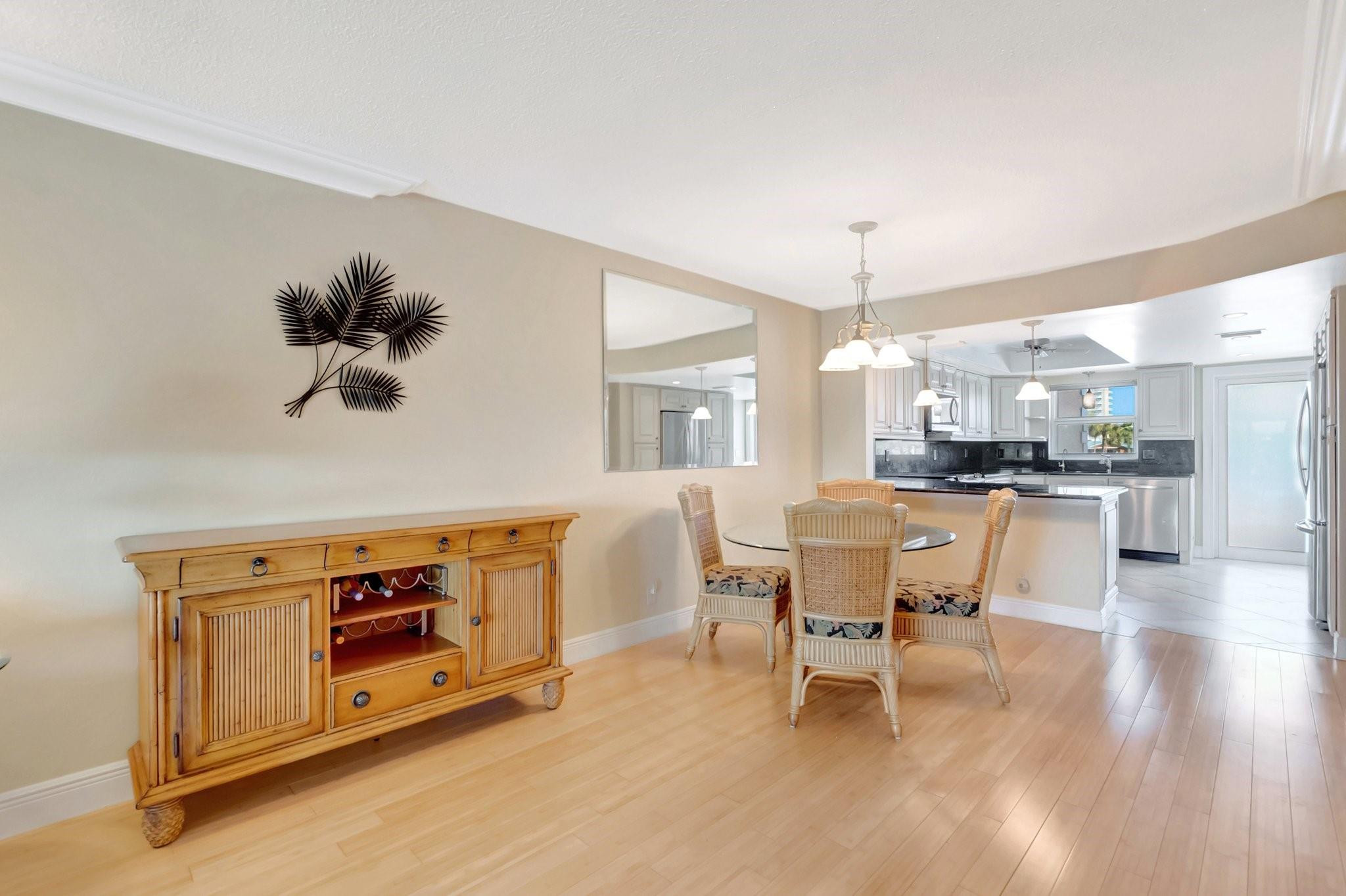 725 N Riverside Dr 205