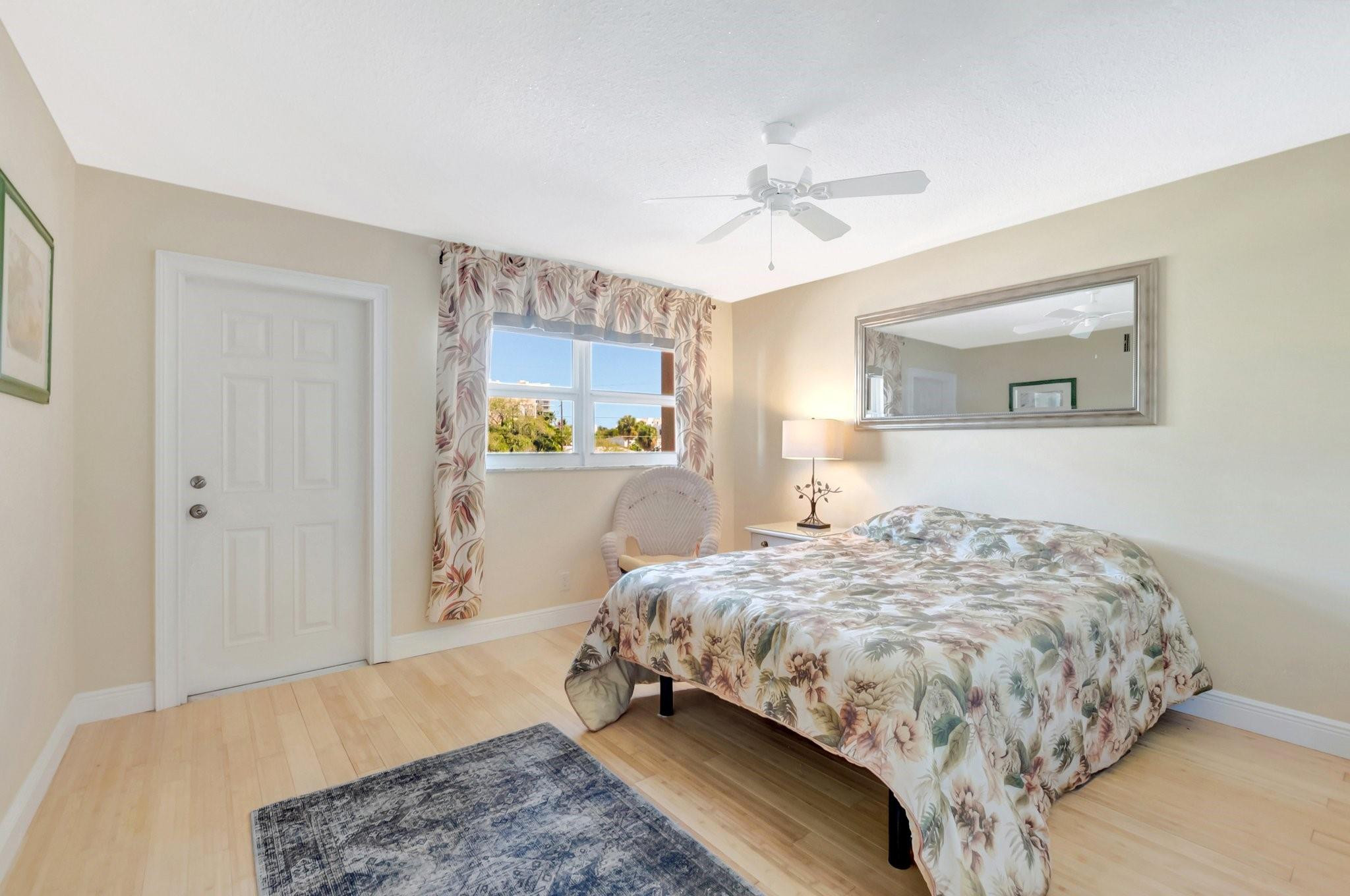 725 N Riverside Dr 205