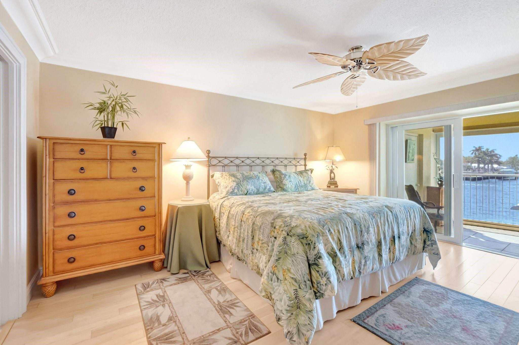 725 N Riverside Dr 205