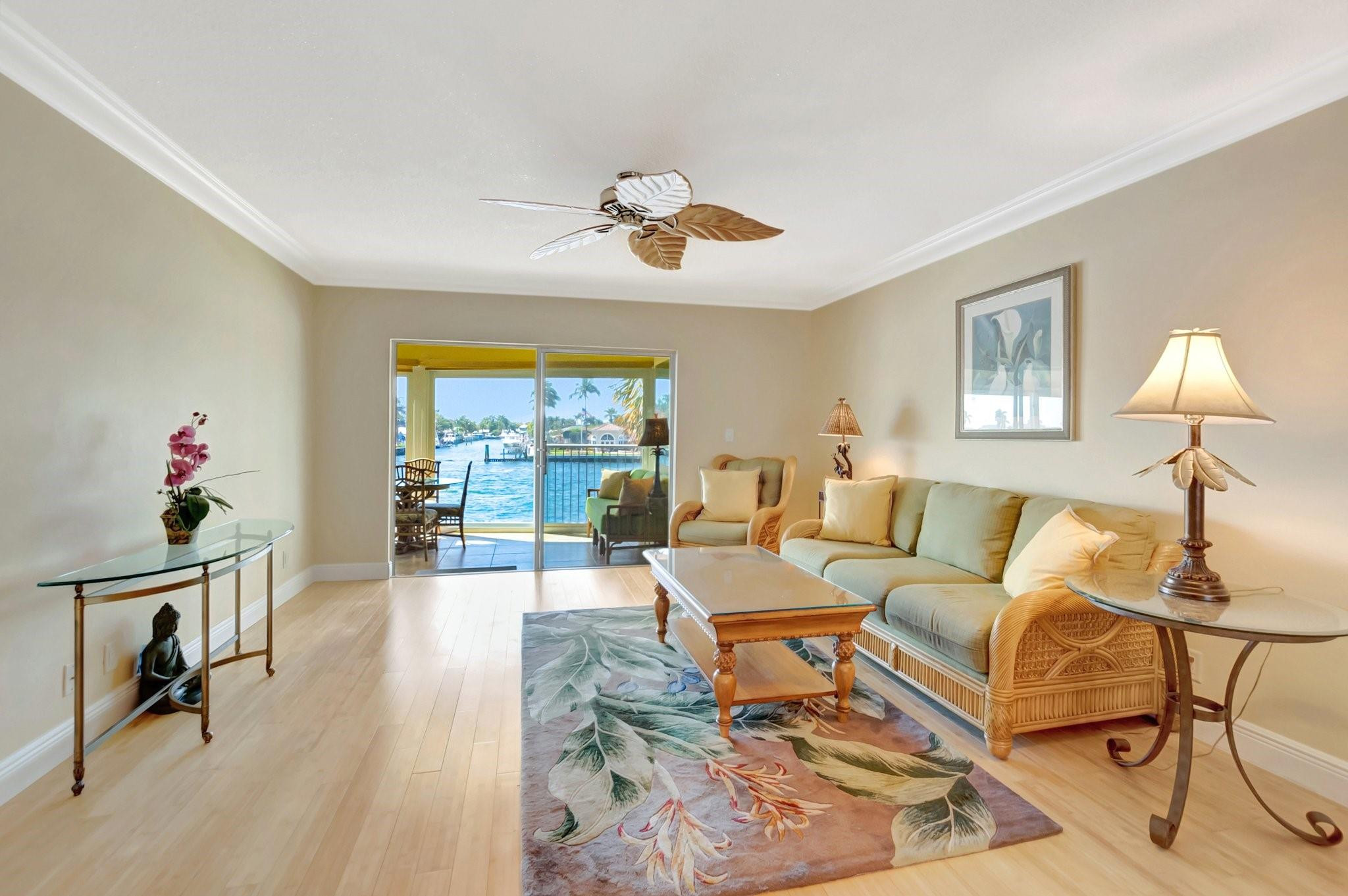 725 N Riverside Dr 205