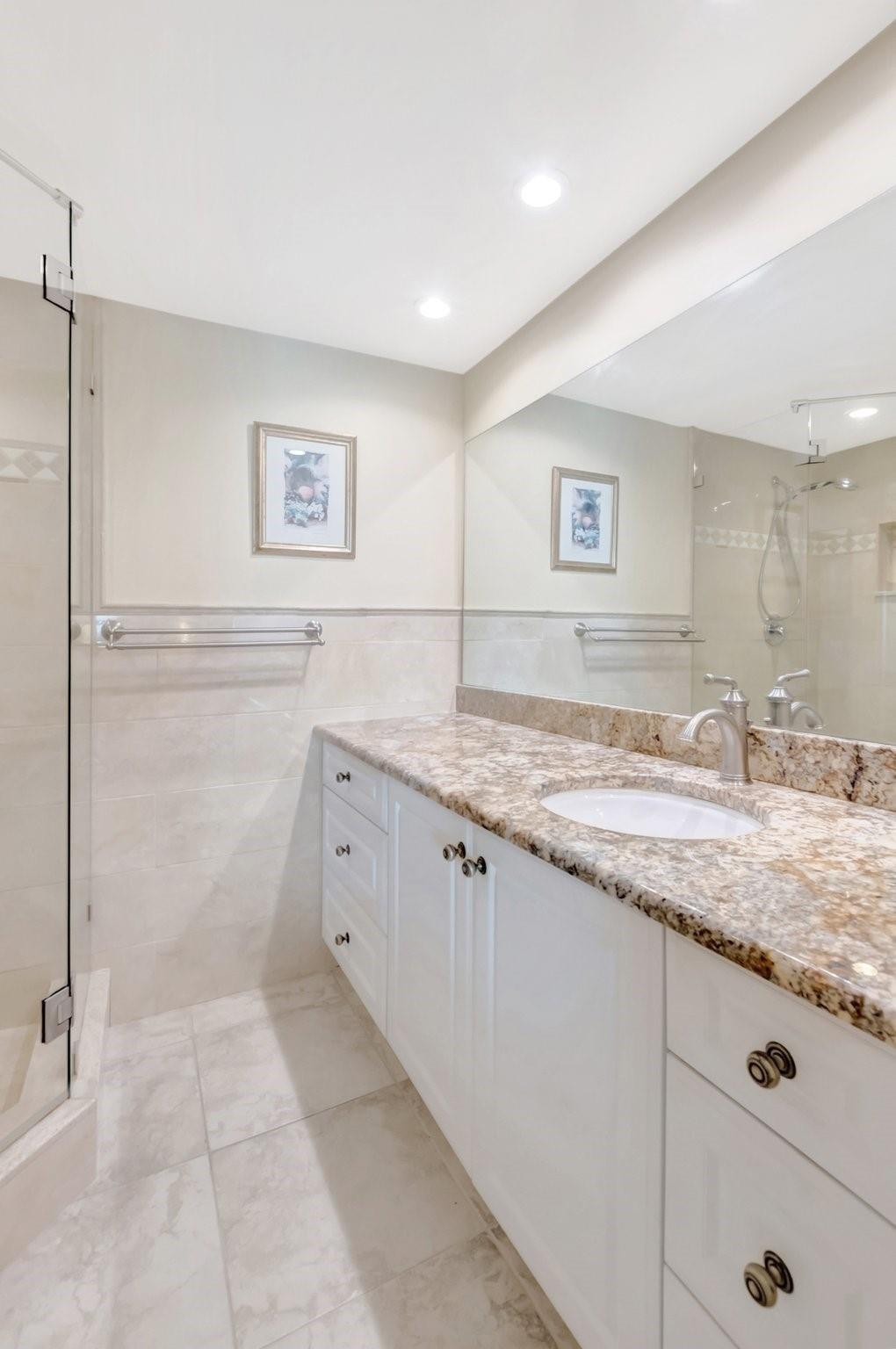 725 N Riverside Dr 205