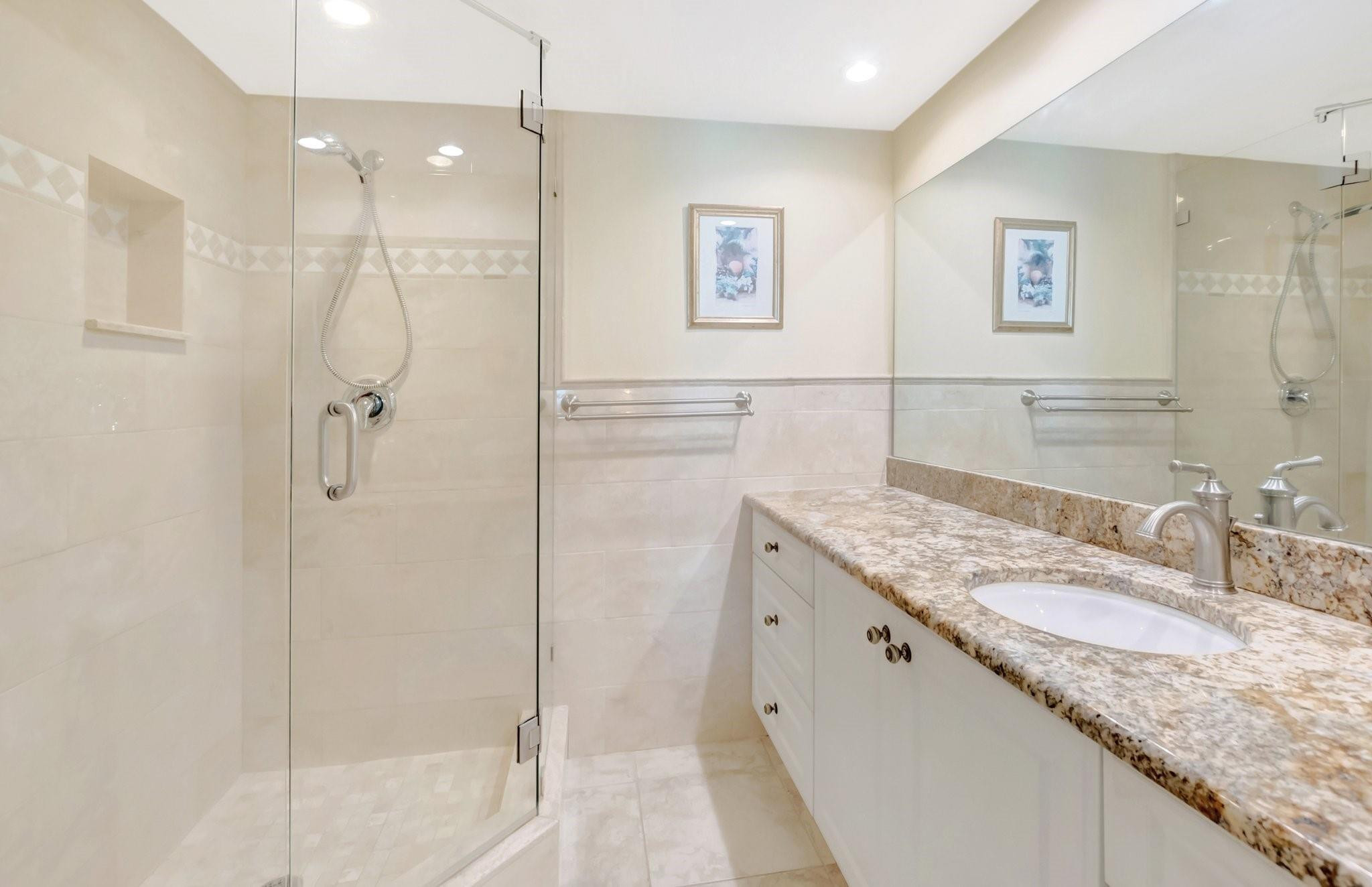 725 N Riverside Dr 205