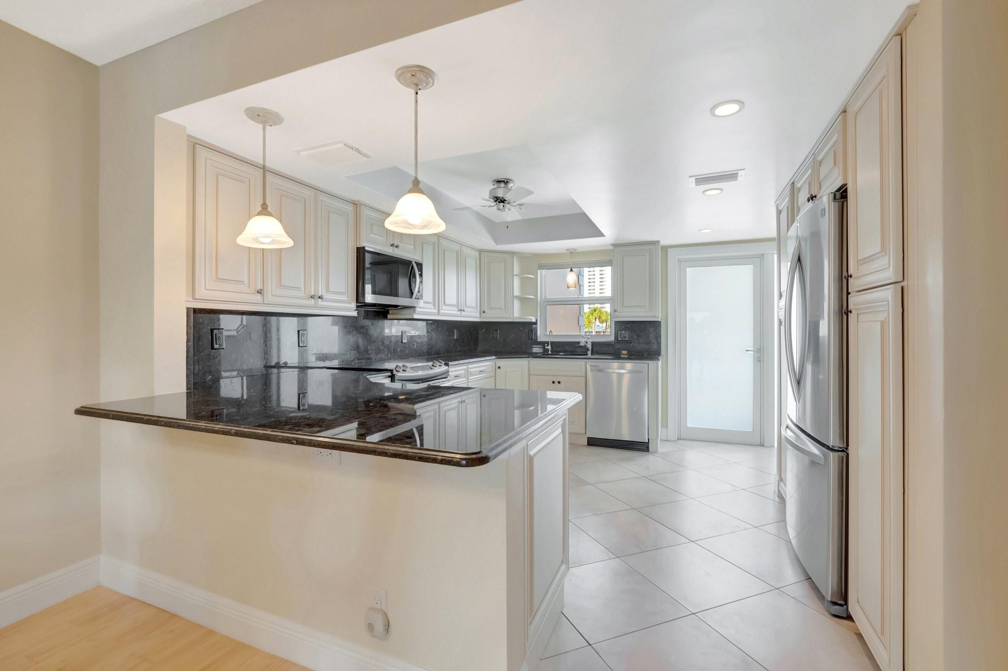 725 N Riverside Dr 205