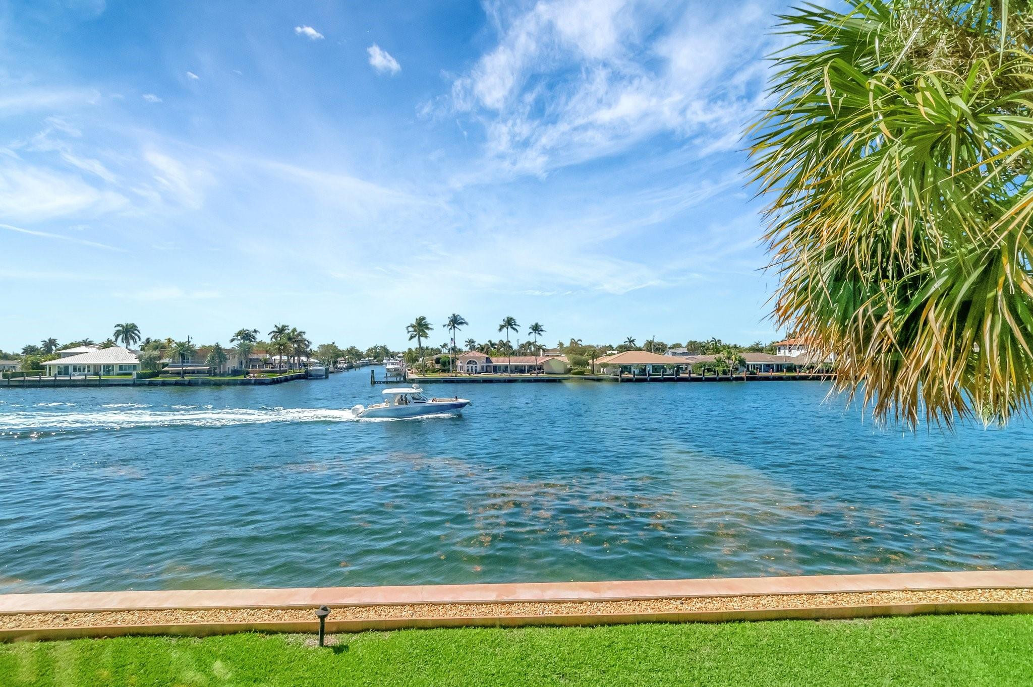 725 N Riverside Dr 205